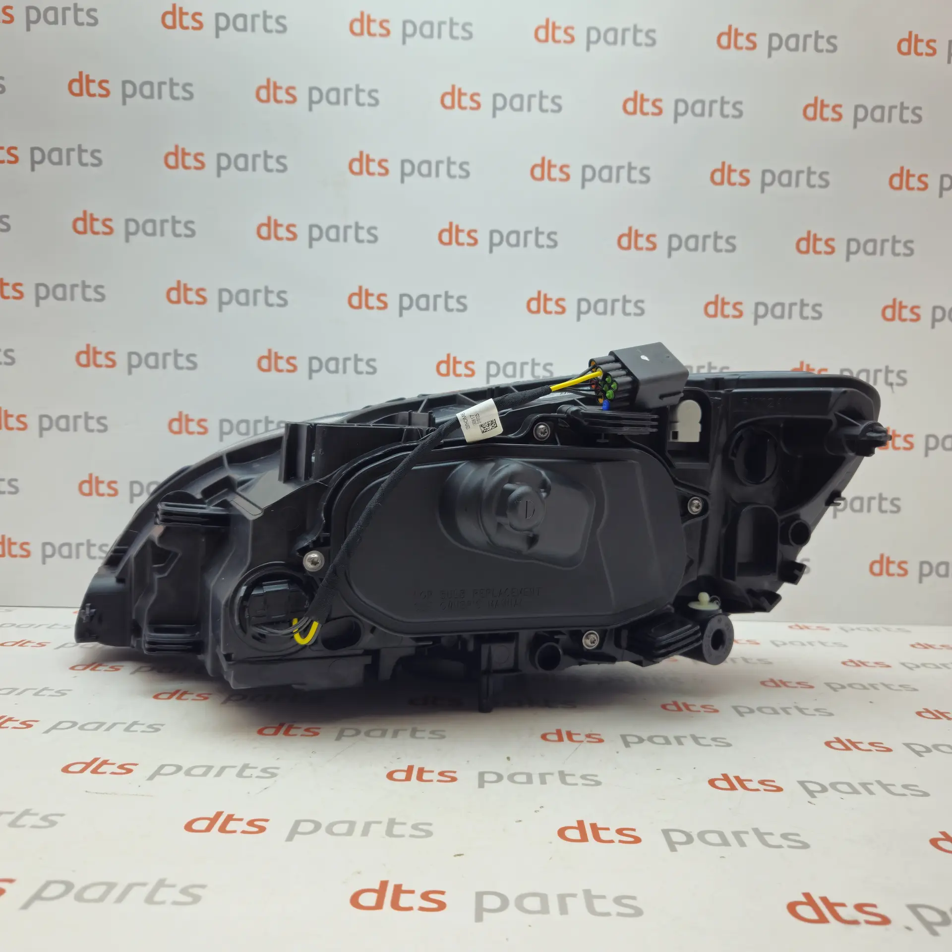 OEM Volvo 31420288 – Right front halogen headlight assembly