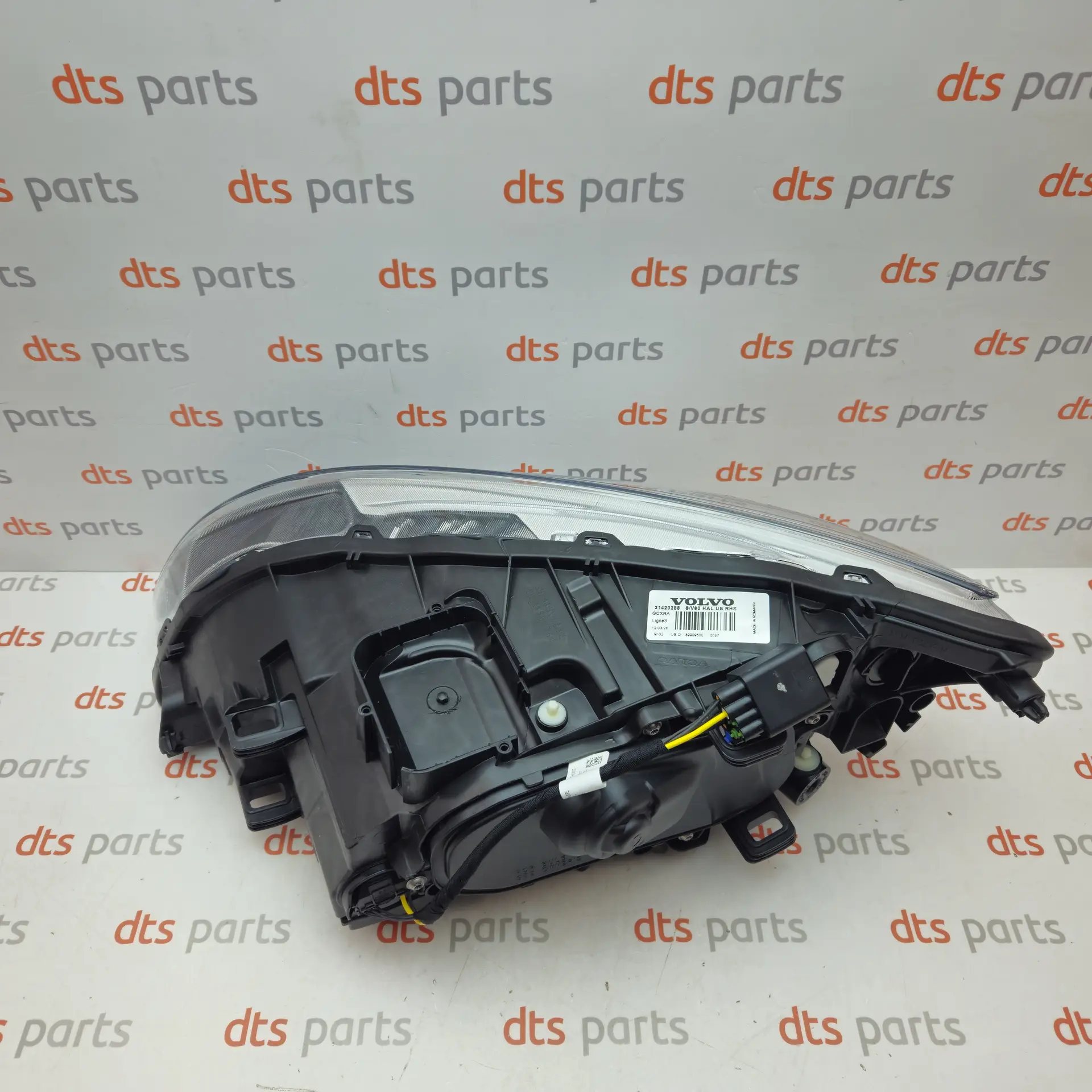 OEM Volvo 31420288 – Right front halogen headlight assembly
