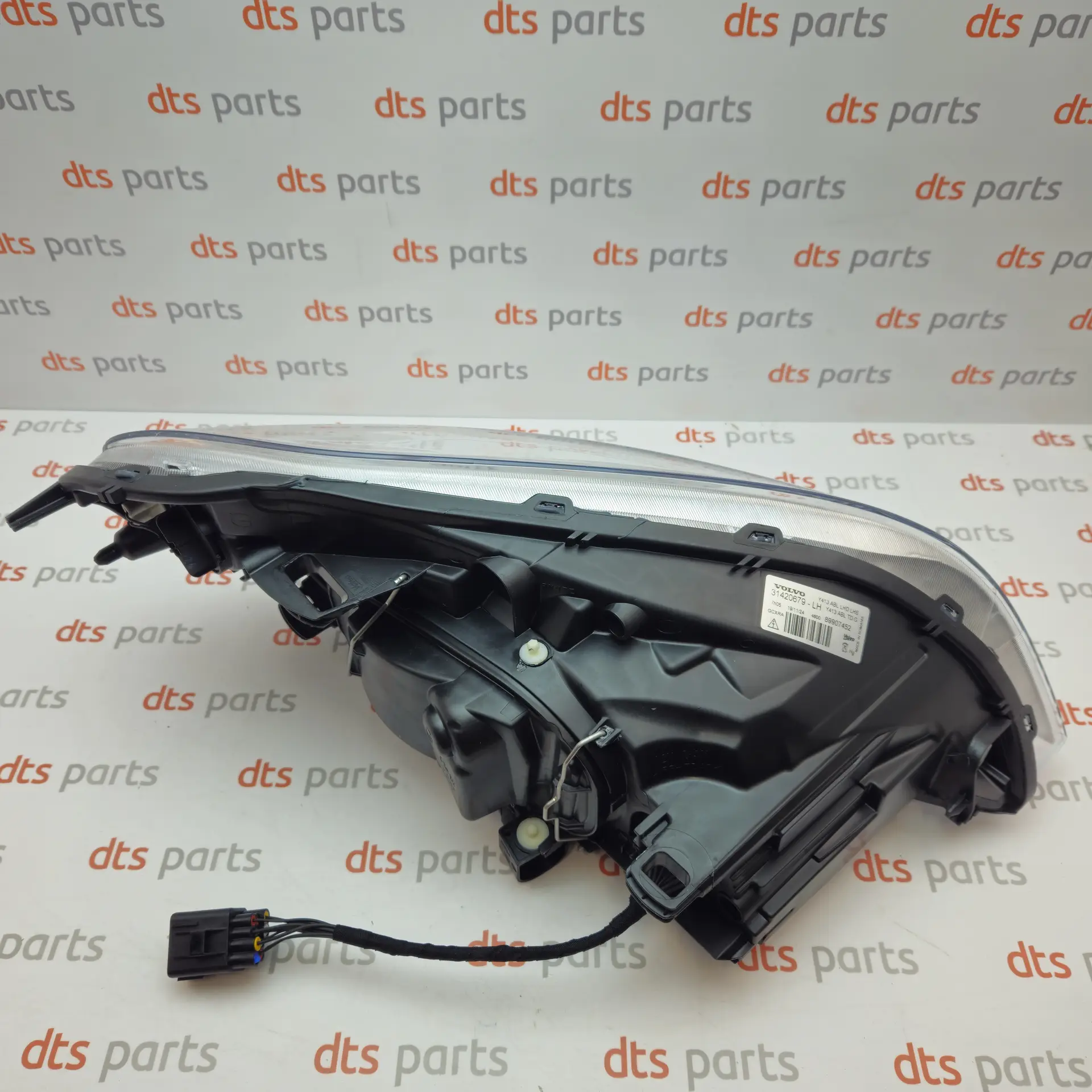 OEM Volvo 31420679 – Front left Xenon headlight