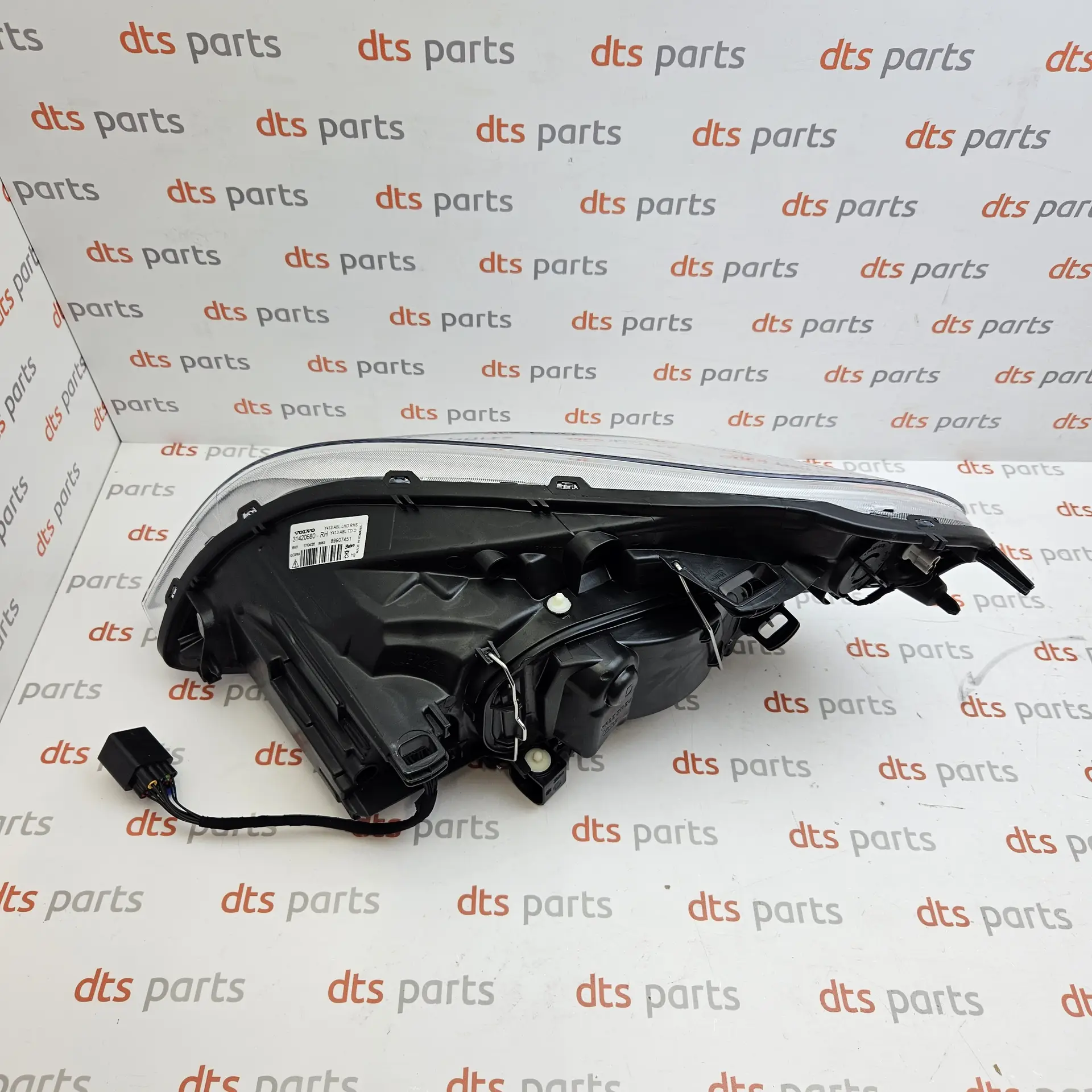 OEM Volvo 31420680 – Front right headlight assembly