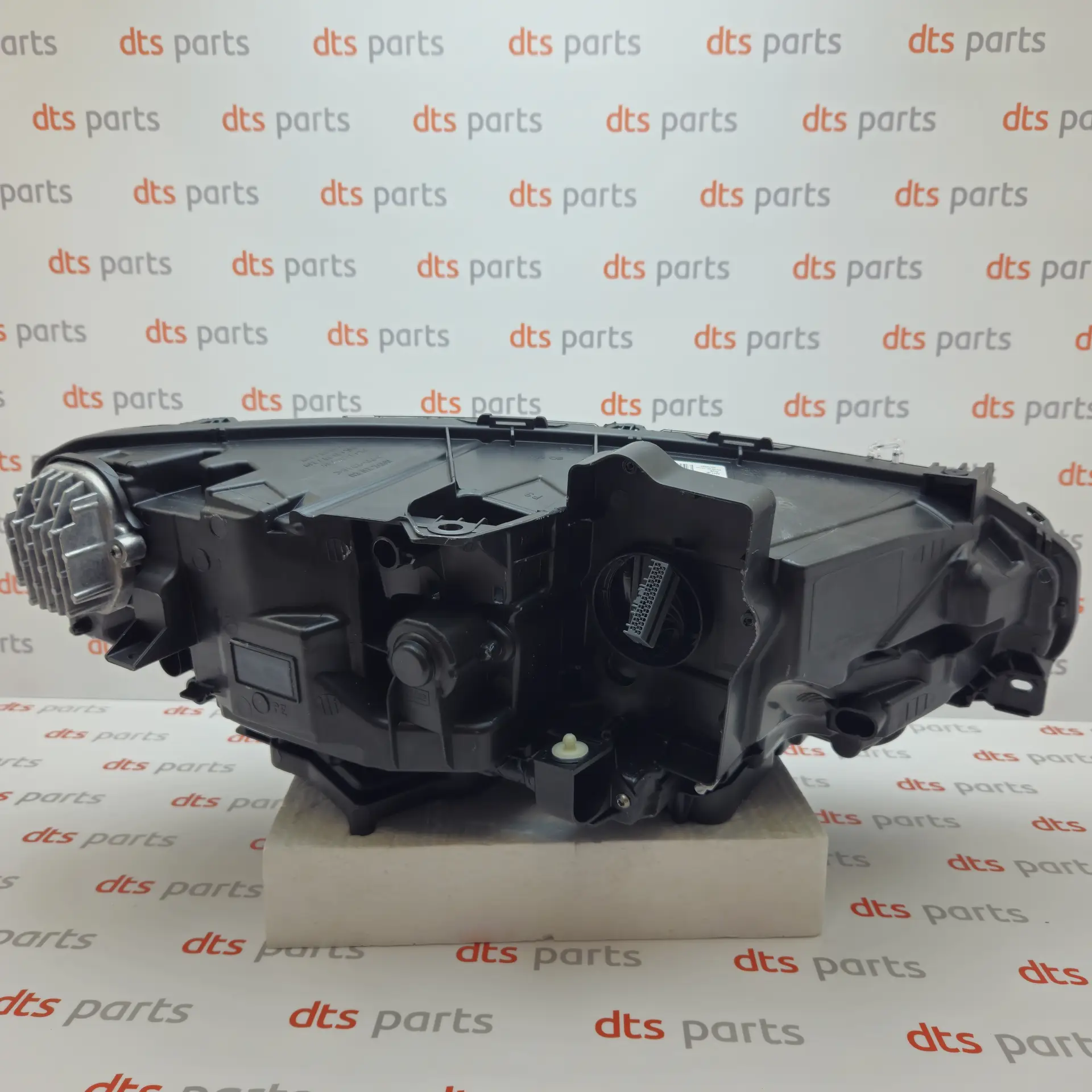 OEM Volvo 31446500 – Front left LED headlight