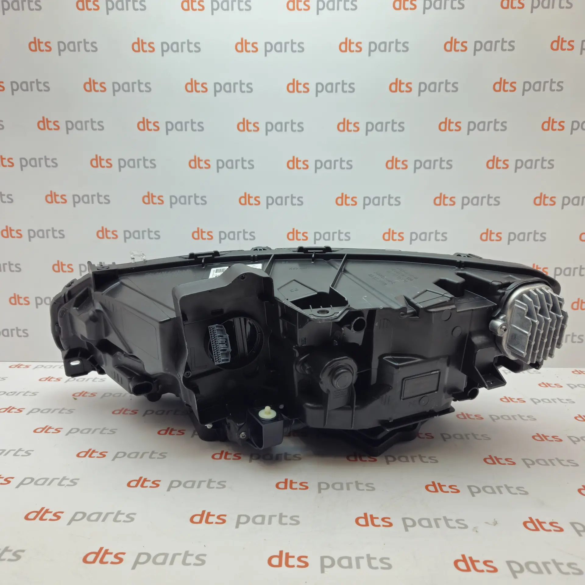 OEM Volvo 31446501 – Front right headlight