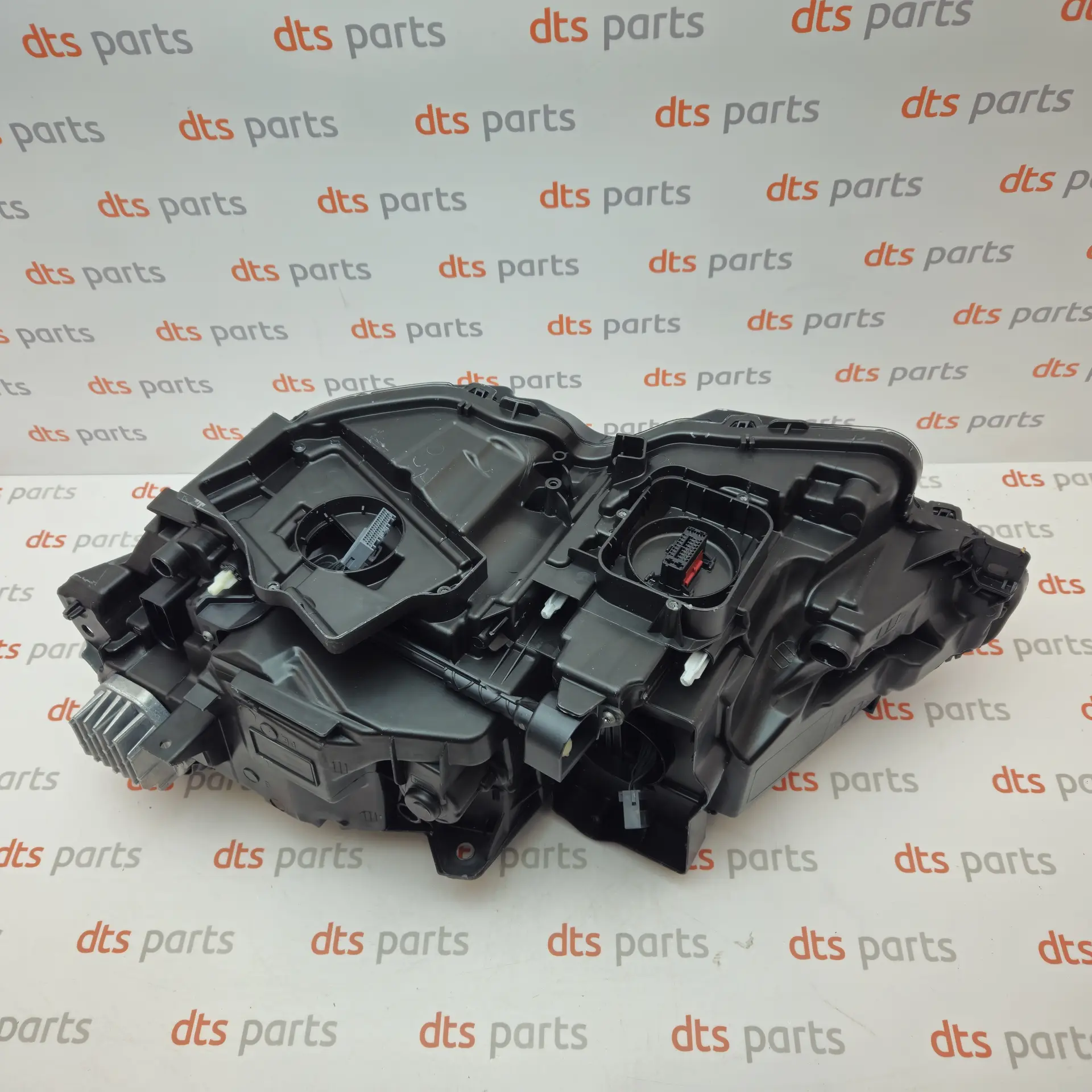 OEM Volvo 31446501 – Front right headlight