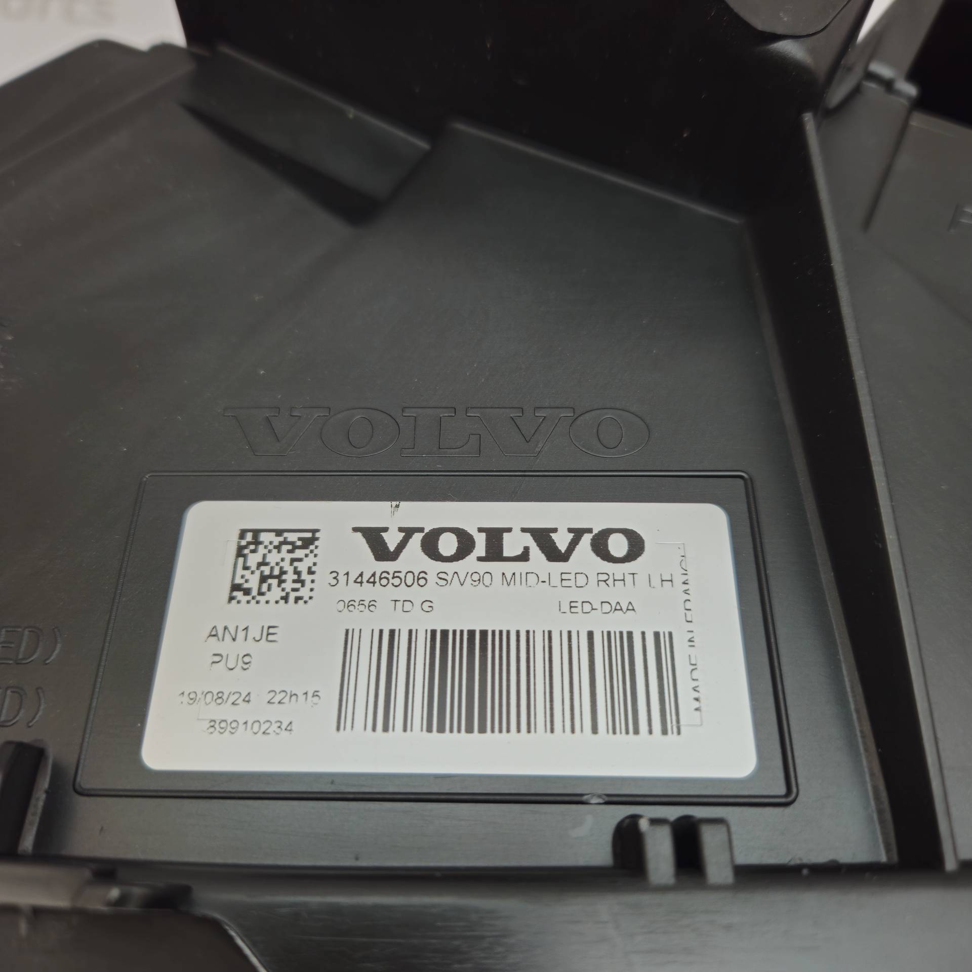 OEM Volvo 31446506 – Left LED headlight