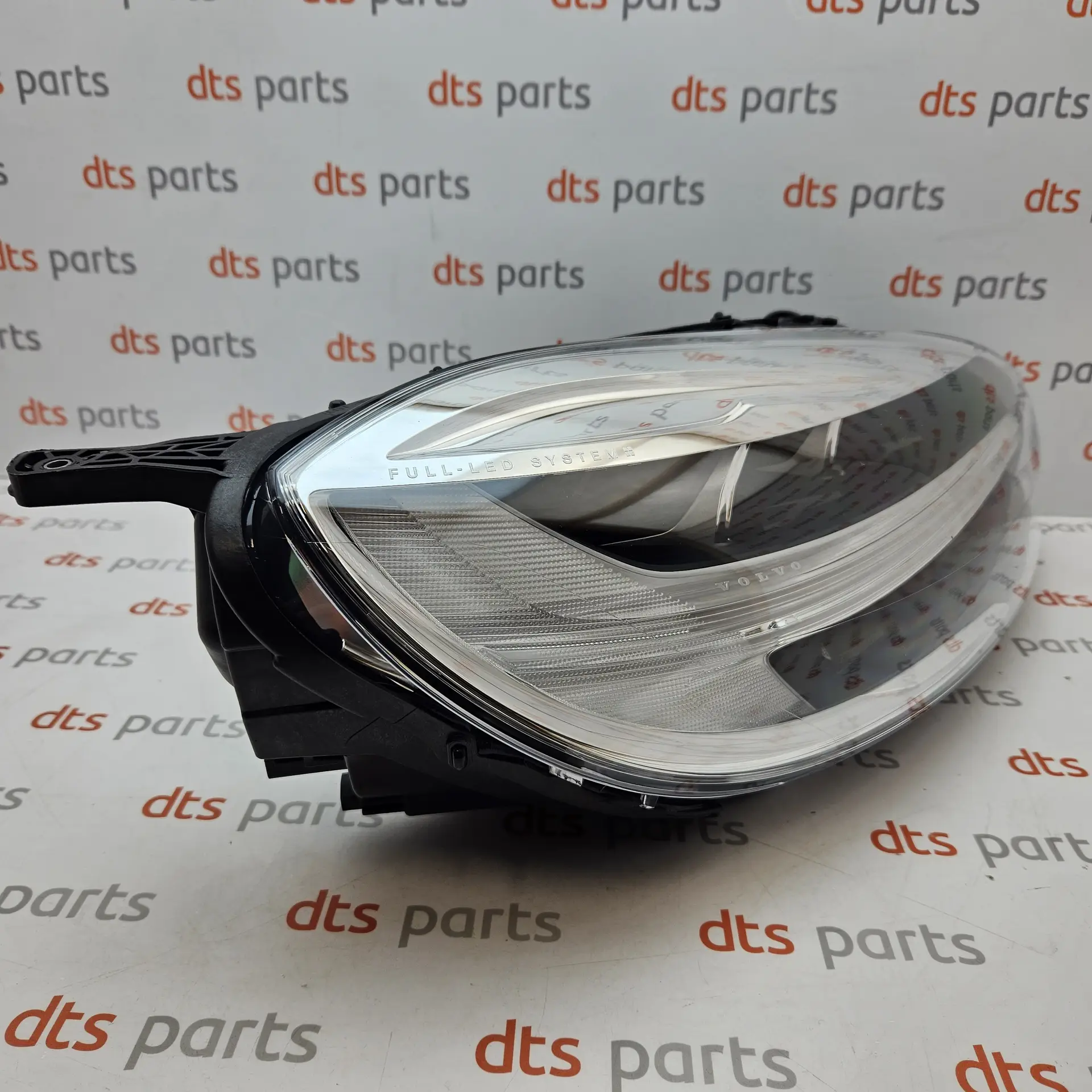 OEM Volvo 31467073 – Headlamps. LED. (Right)