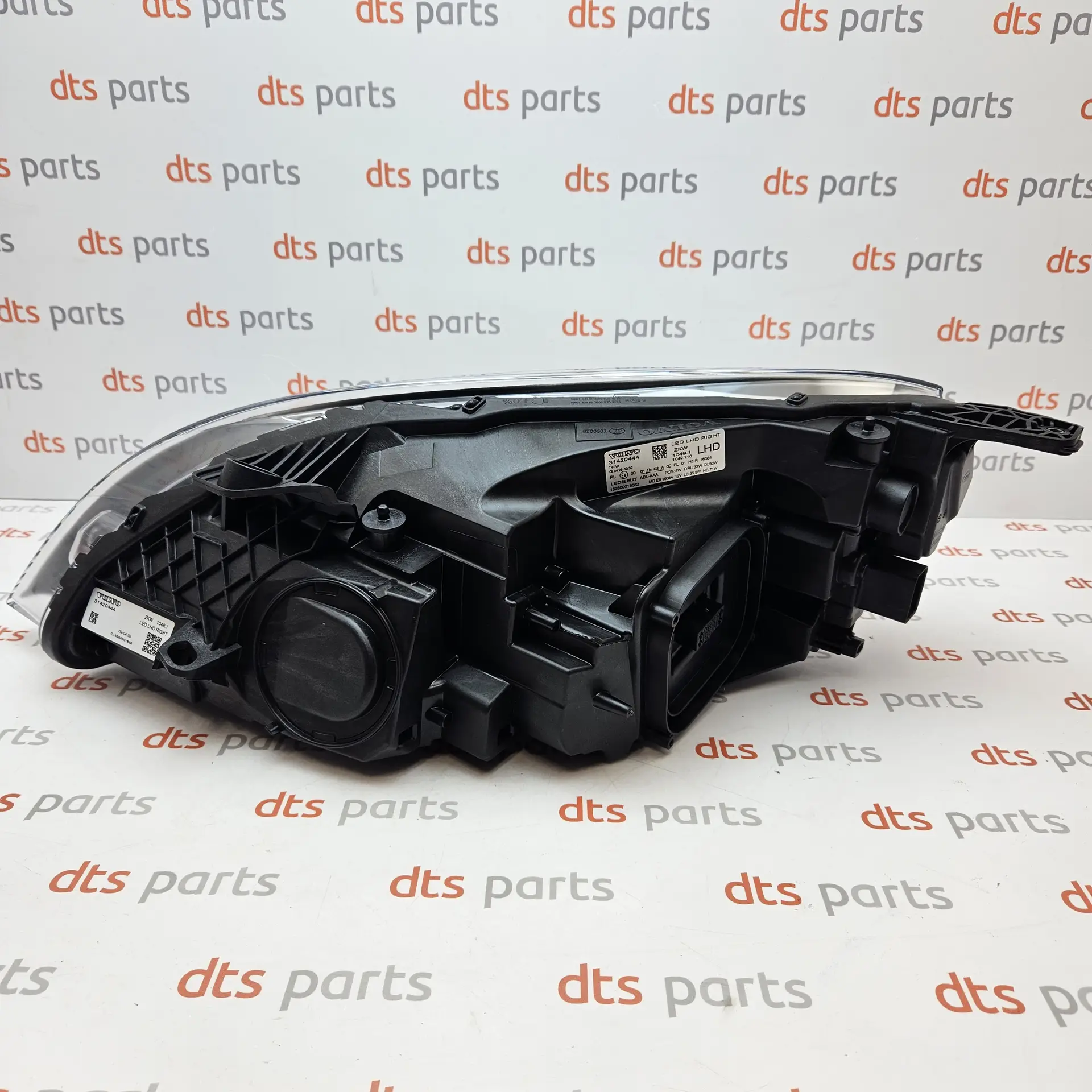 OEM Volvo 31467073 – Headlamps. LED. (Right)