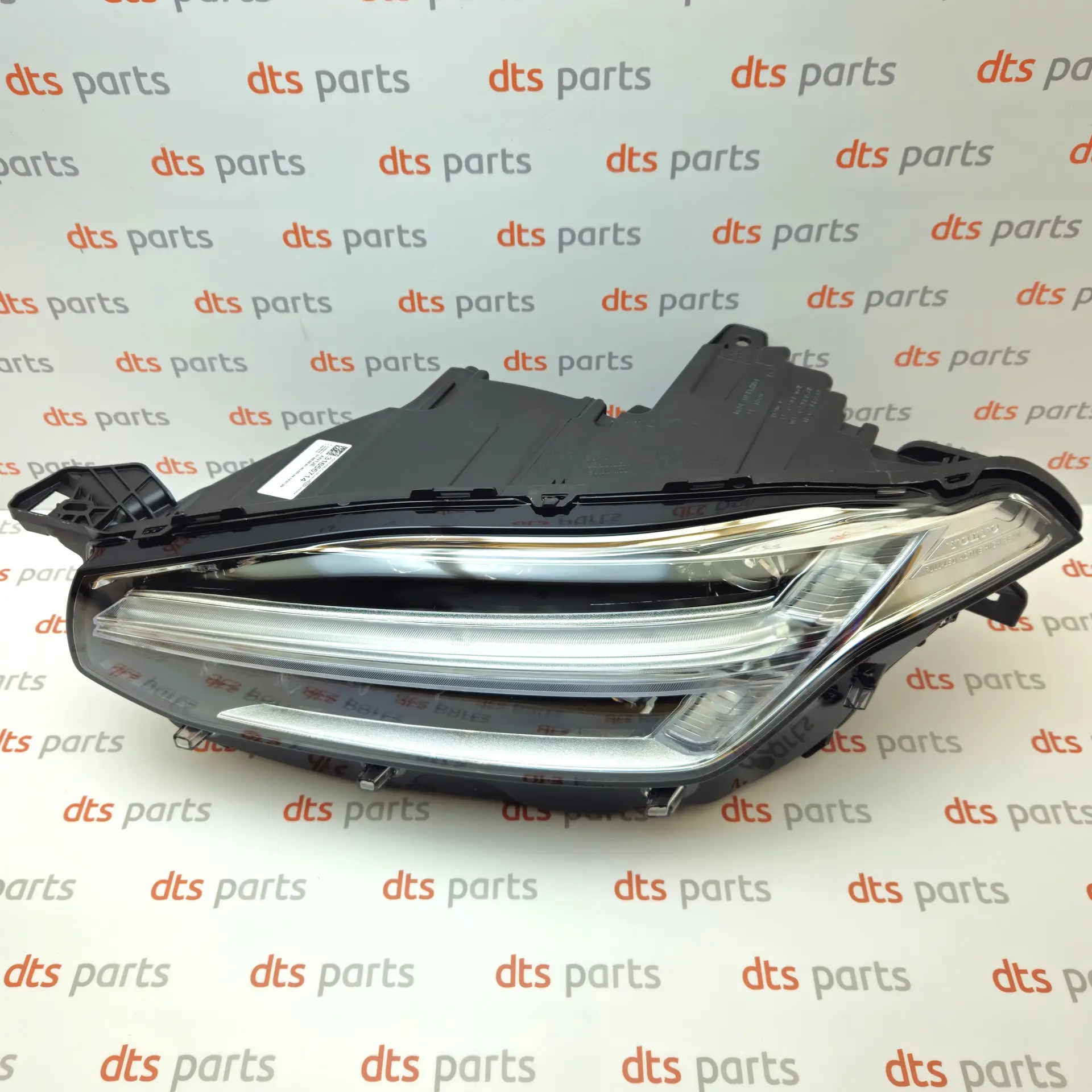OEM Volvo 31655714 – Front left LED headlight