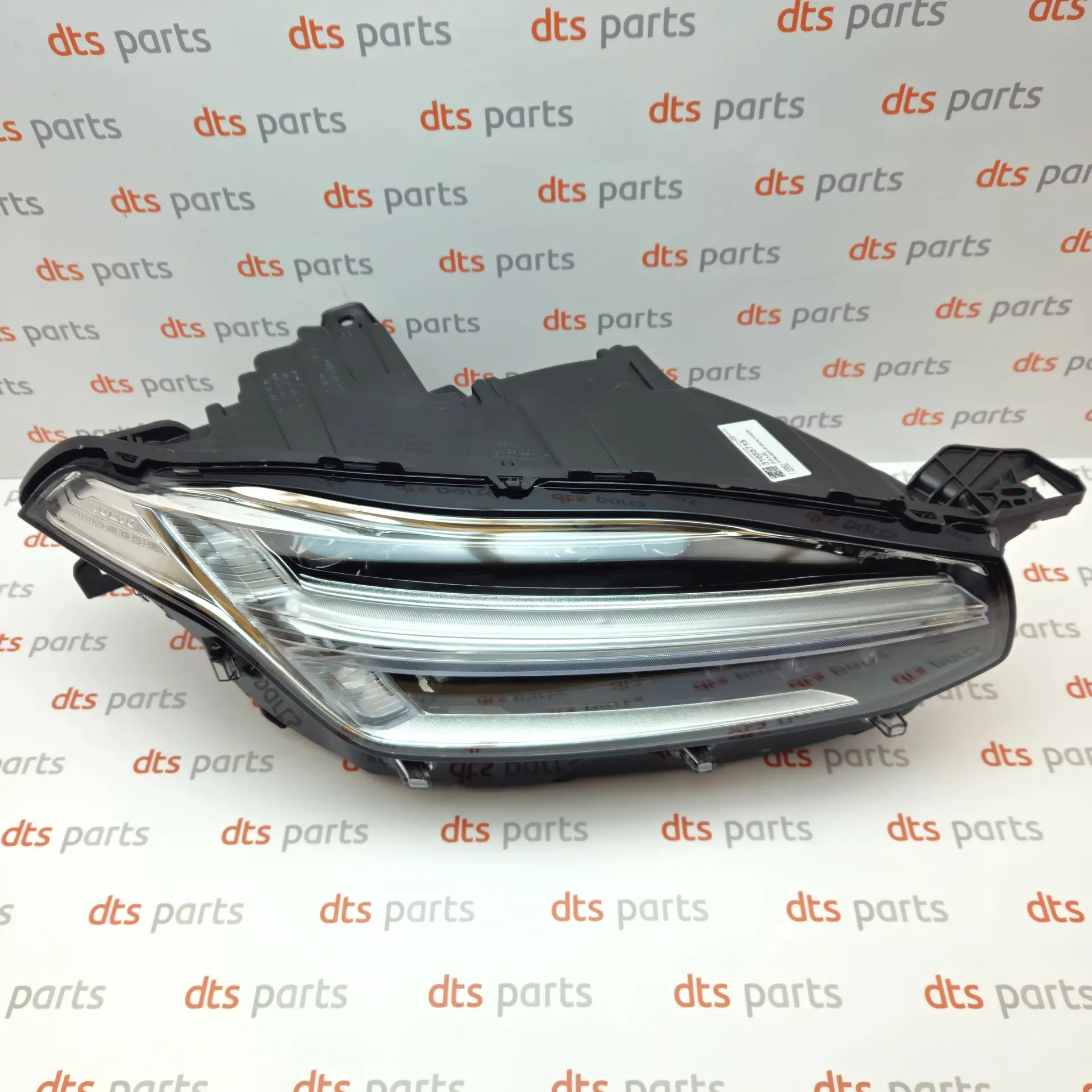 OEM Volvo 31655715 – Front right LED headlight