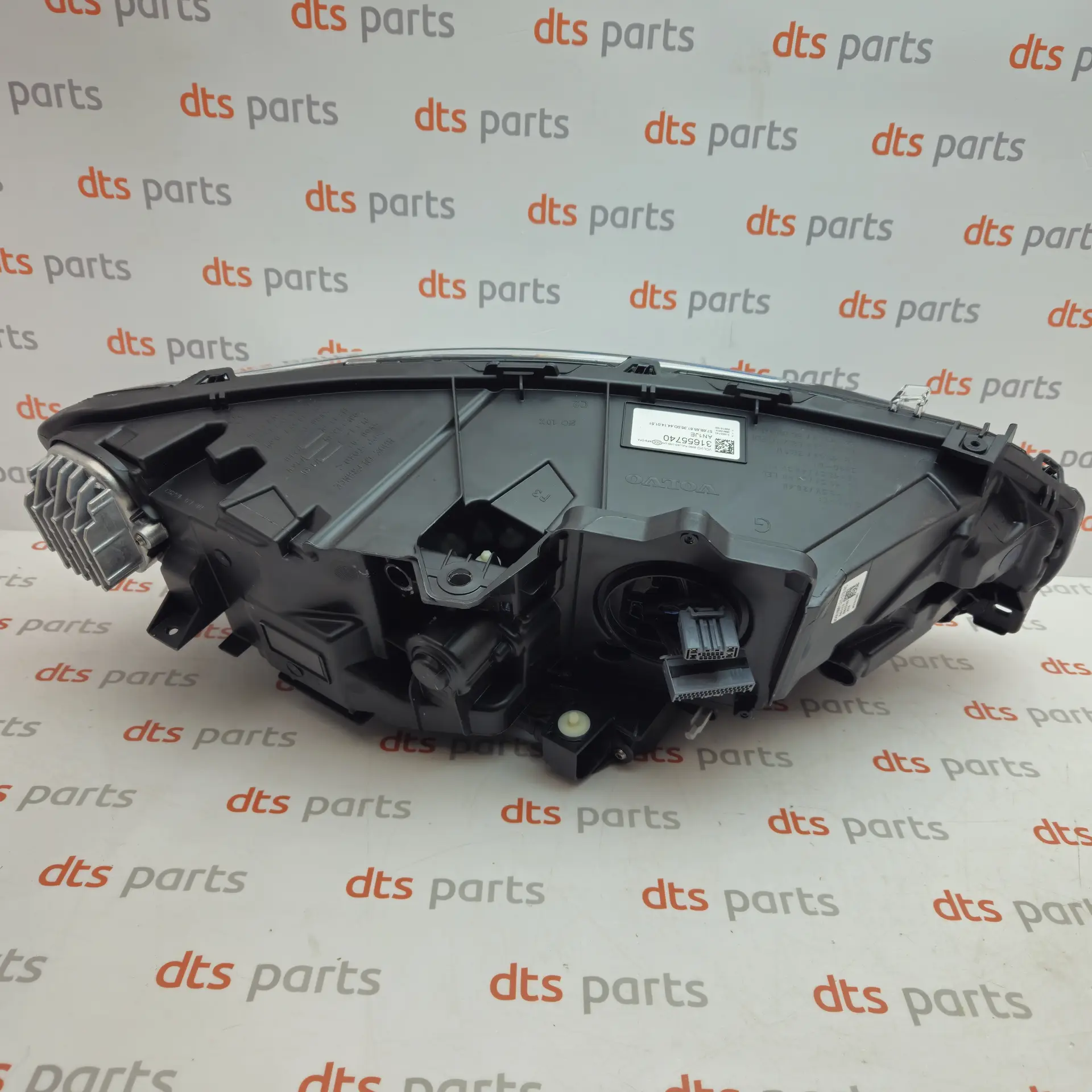 OEM Volvo 31655740 – Left headlight