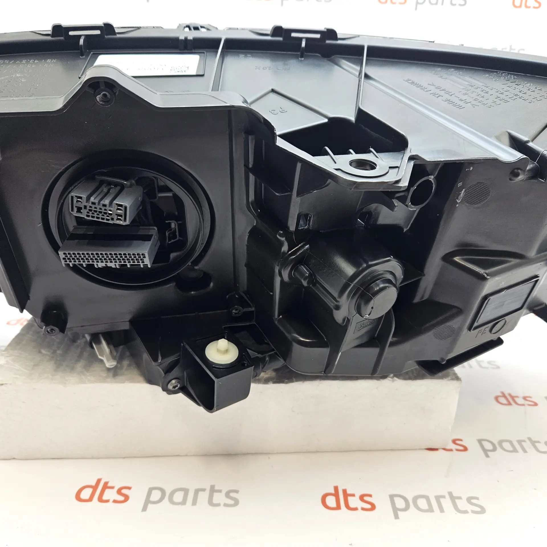 OEM Volvo 31655741 – RIGHT HEADLIGHT