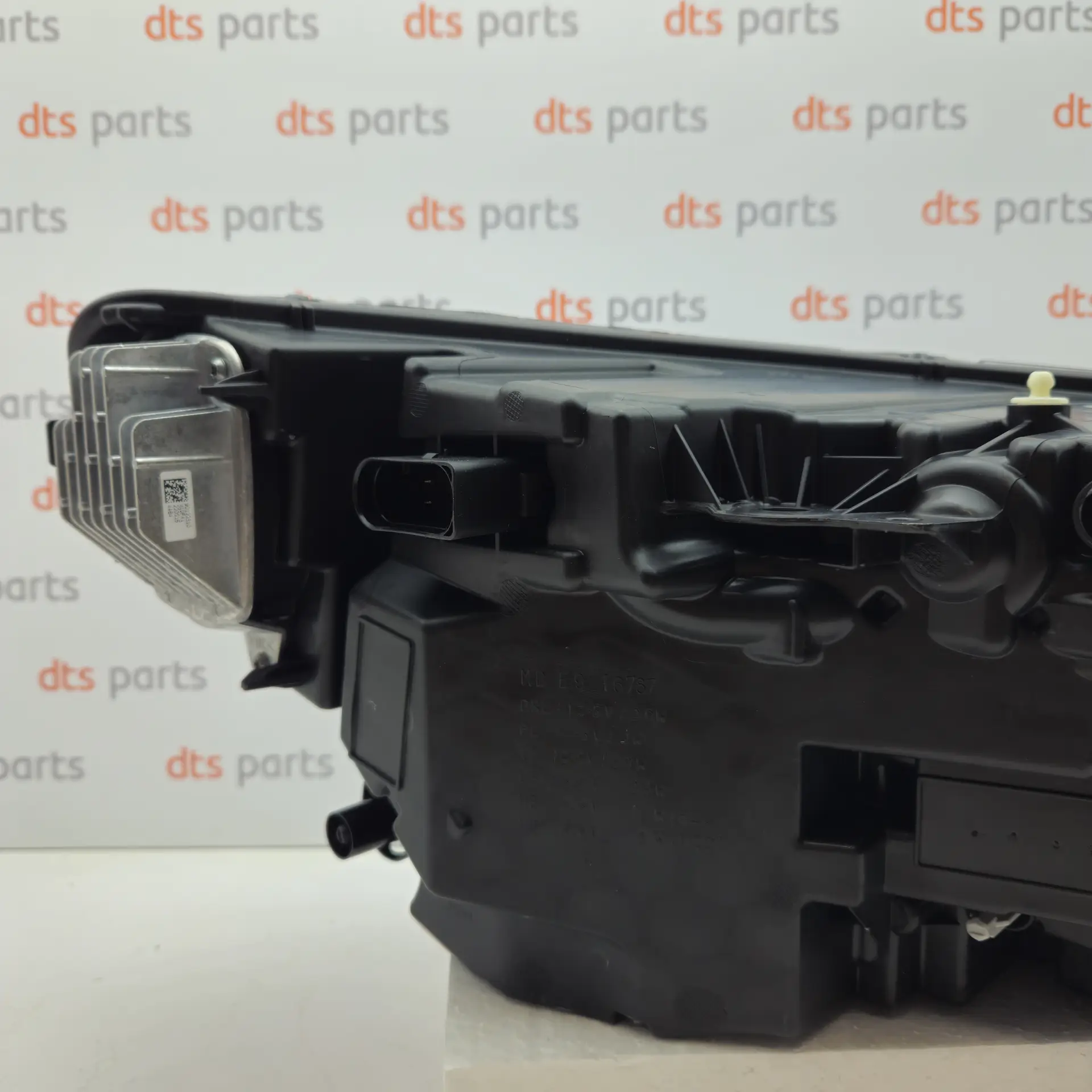 OEM Volvo 31655981 – Front left LED headlight