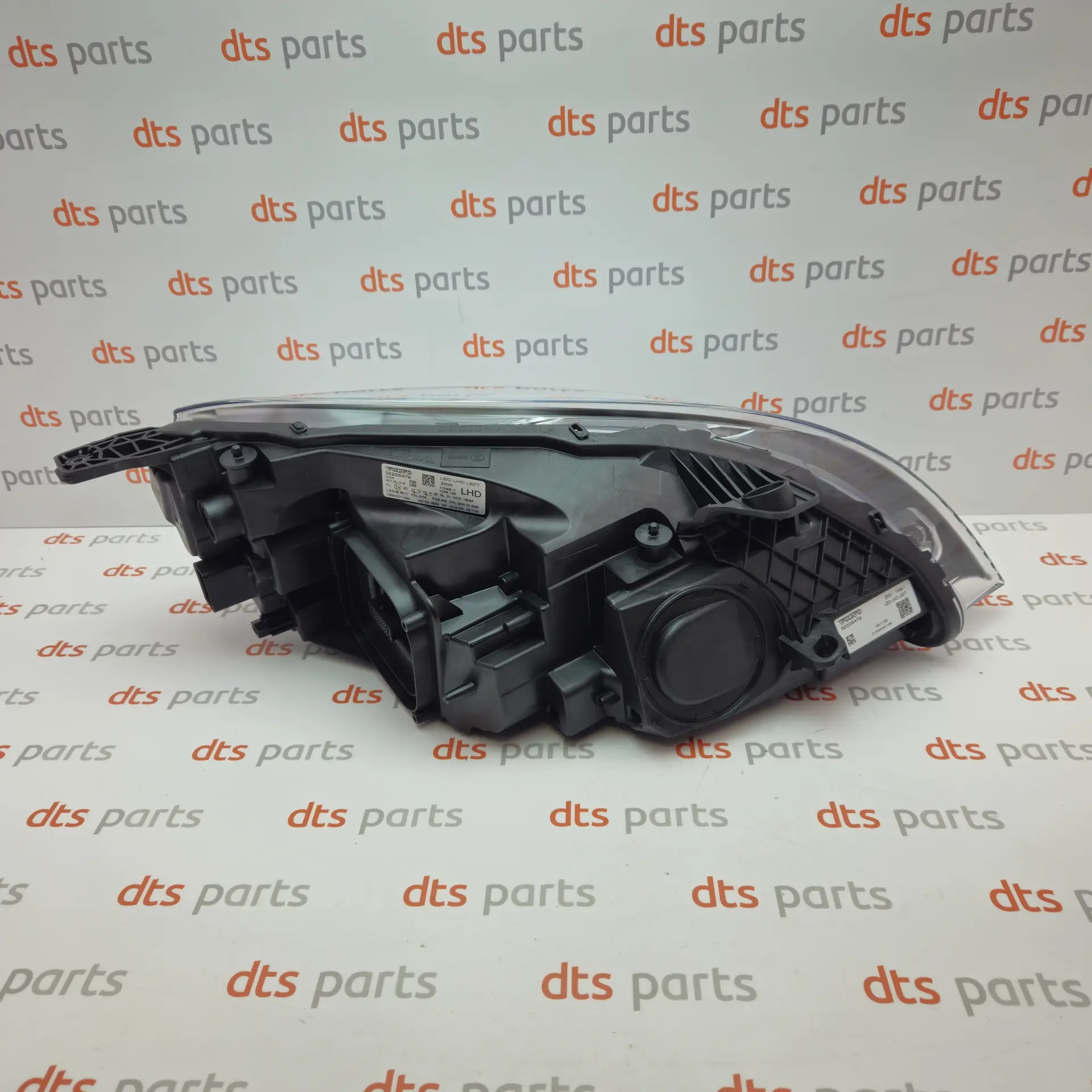 OEM Volvo 31677030 – Front left LED headlight