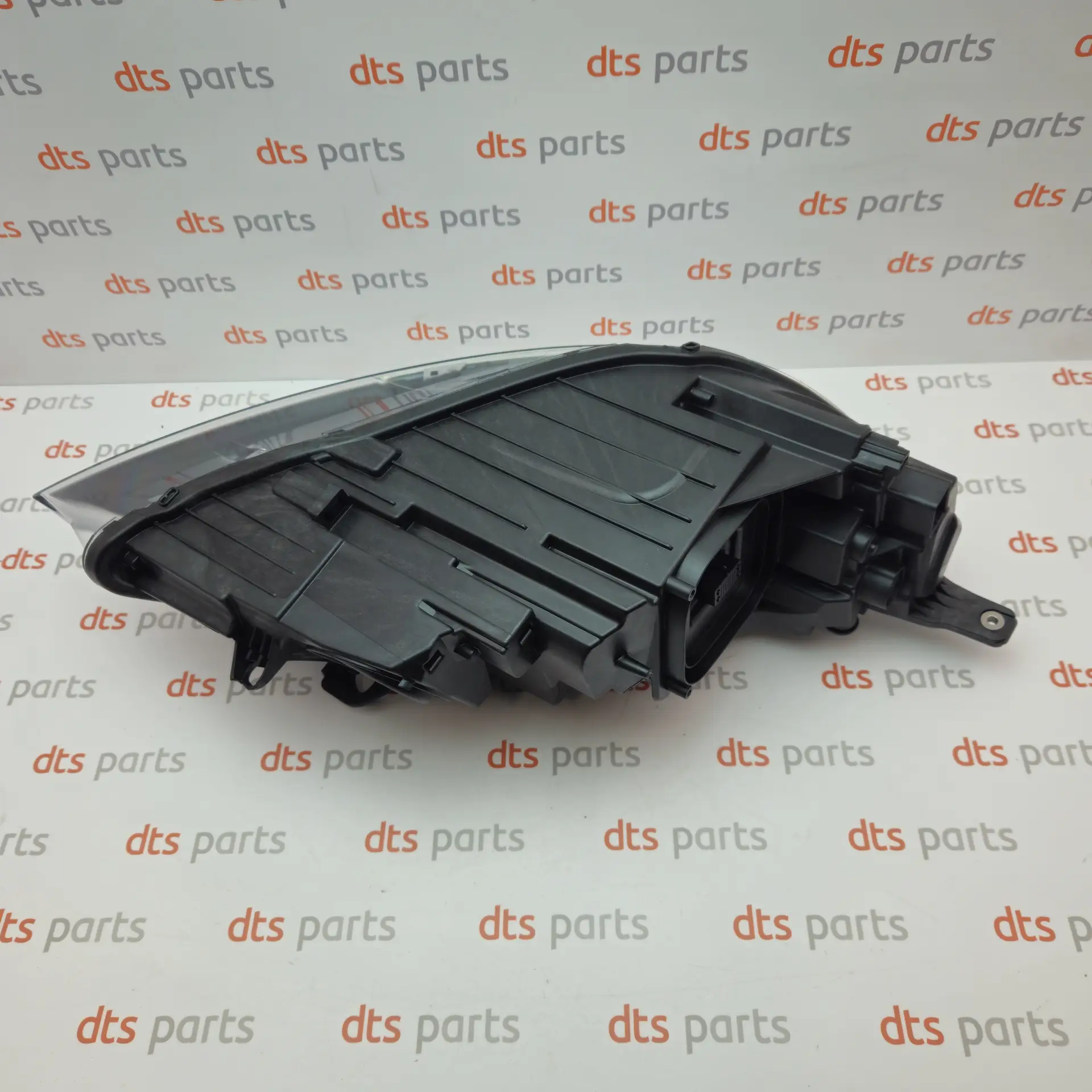 OEM Volvo 31677030 – Front left LED headlight