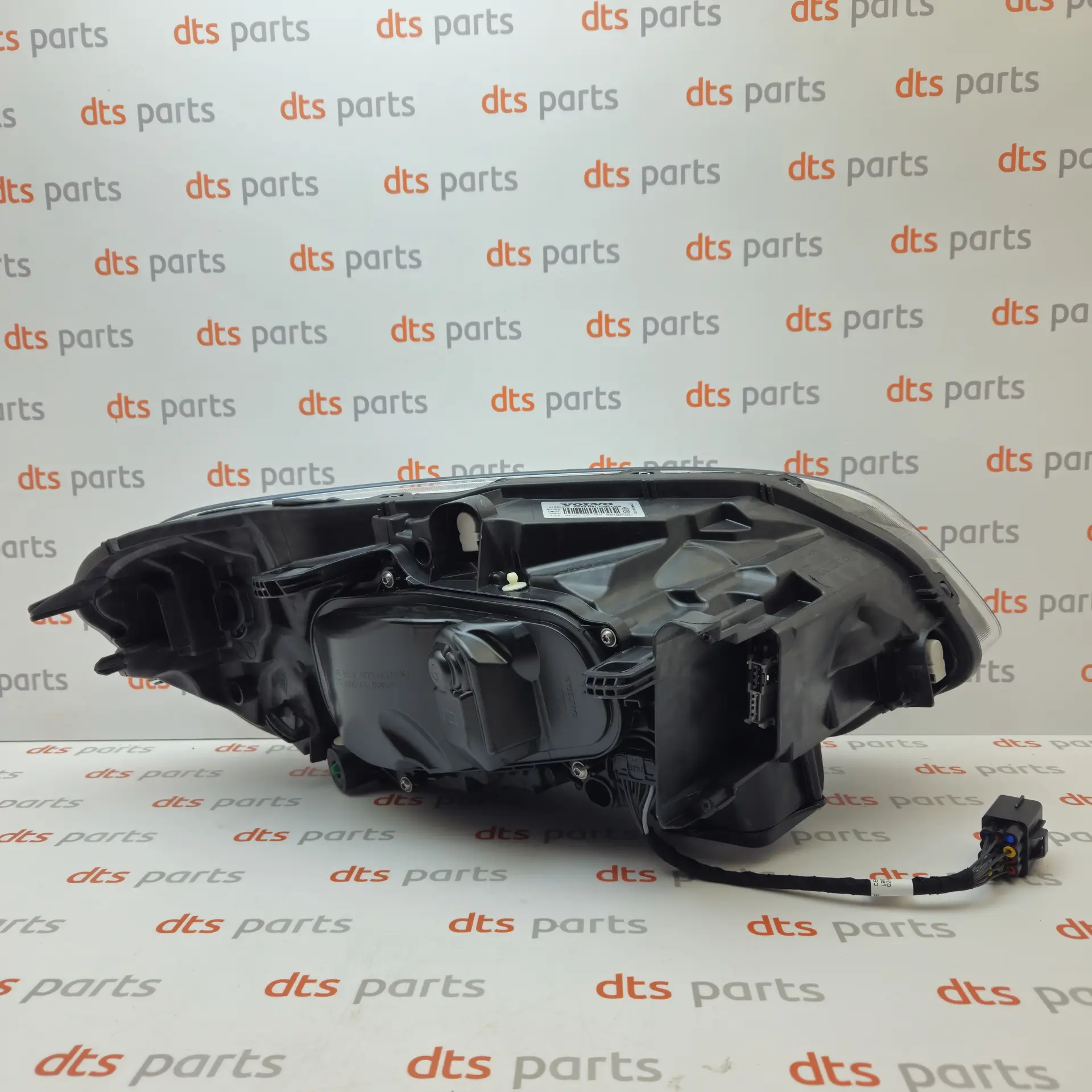 OEM Volvo 31698808 – Front left Xenon headlight