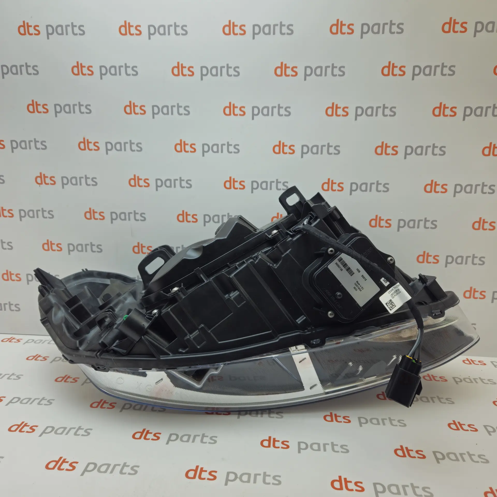 OEM Volvo 31698808 – Front left Xenon headlight