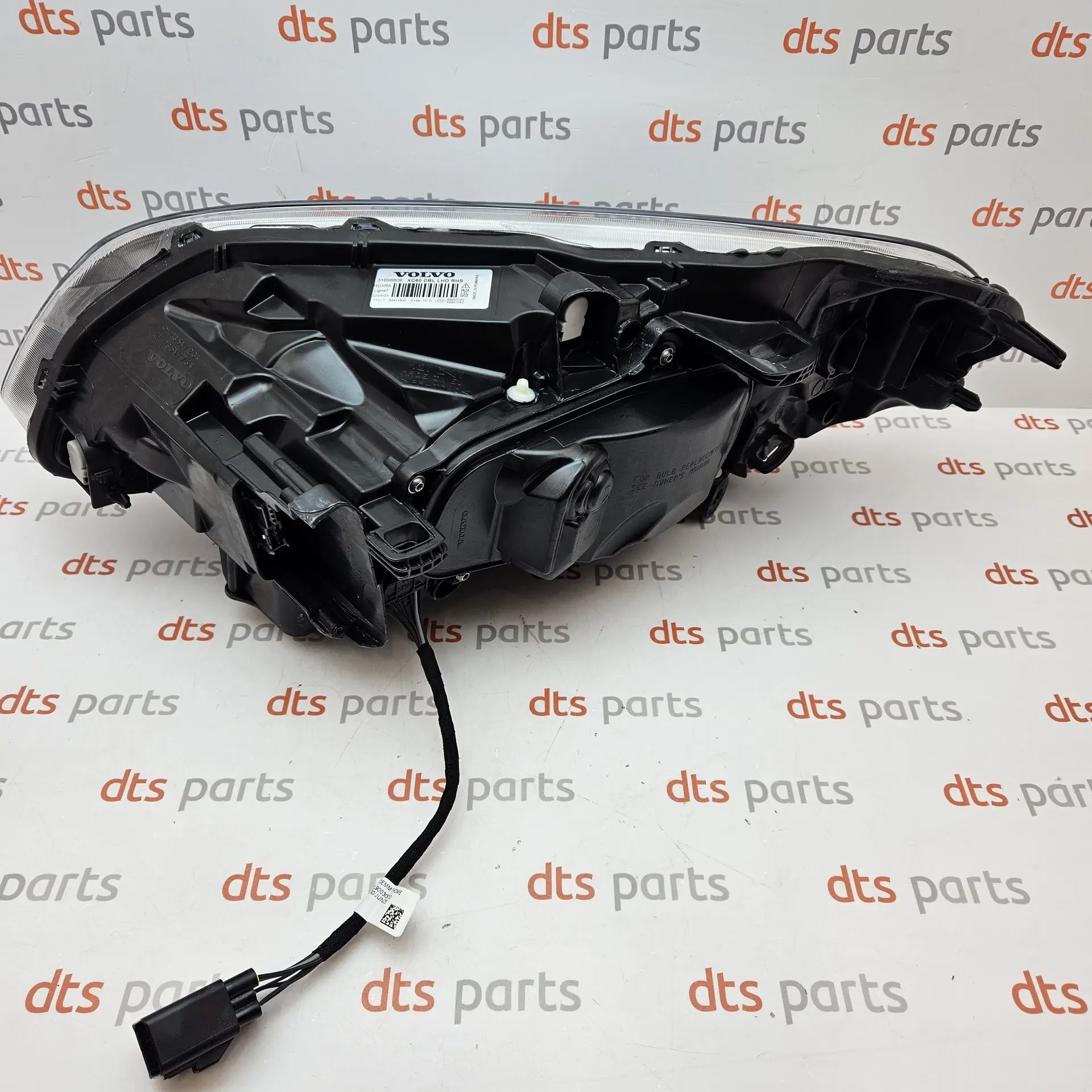 OEM Volvo 31698809 – Front right headlight