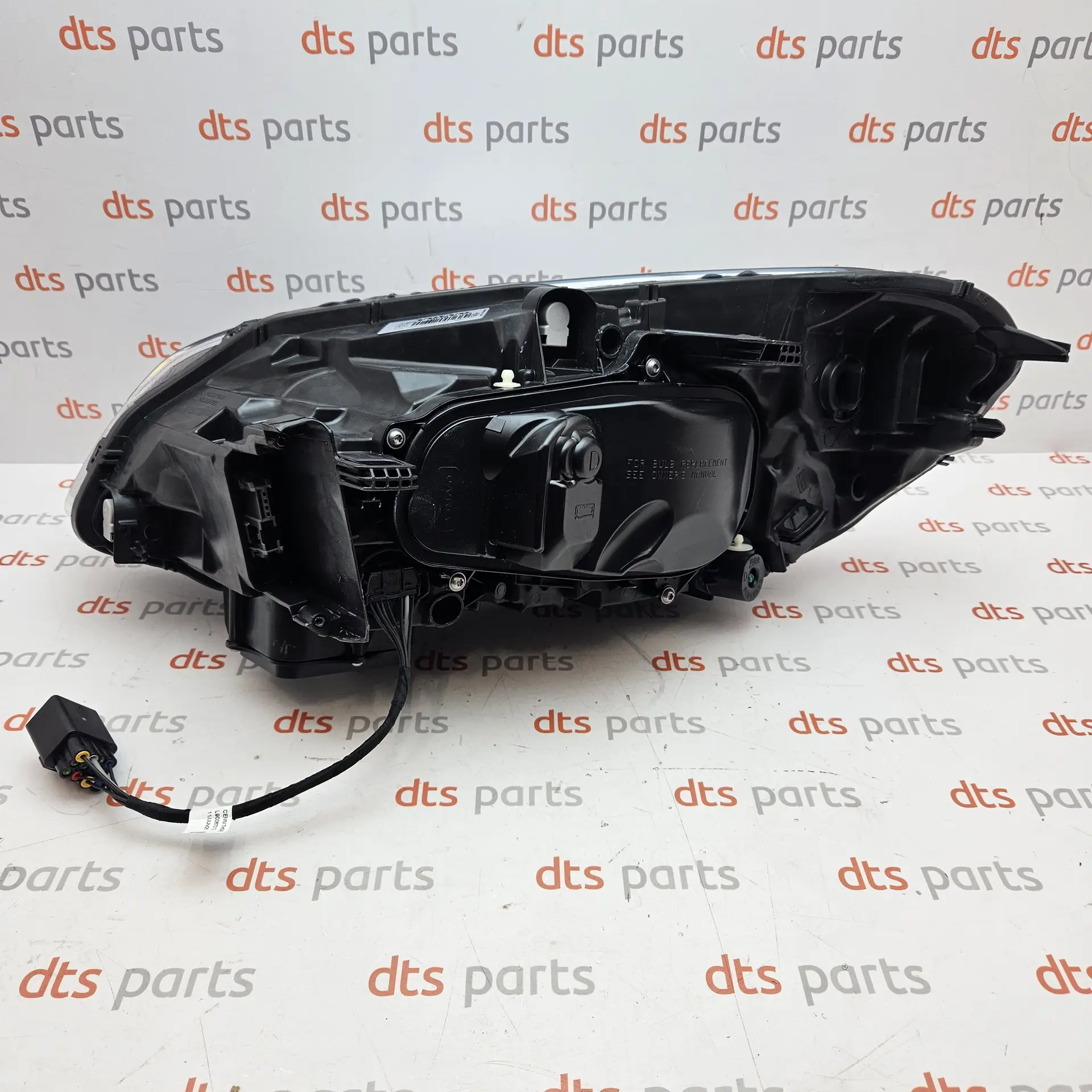 OEM Volvo 31698813 – Front headlight assembly right-hand side