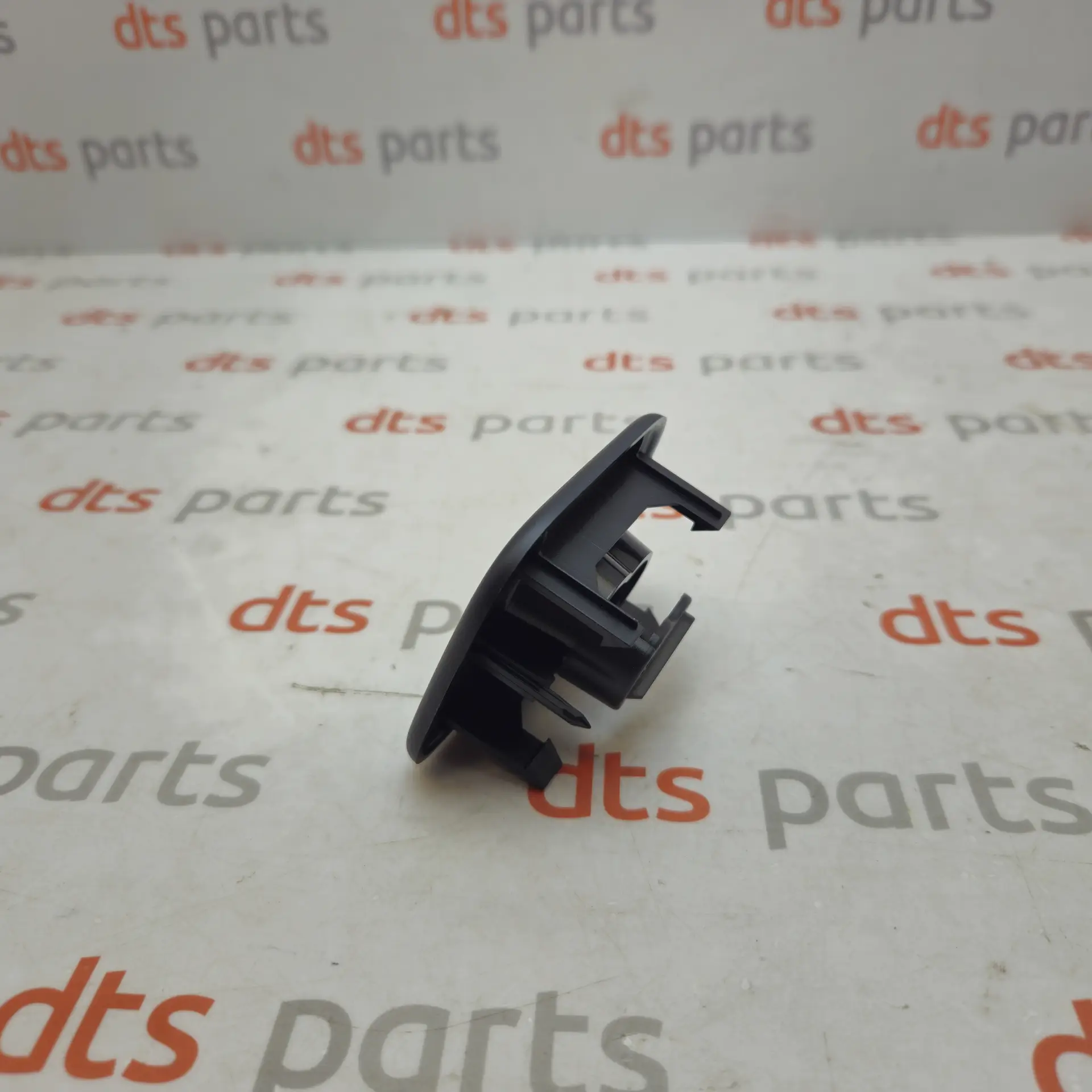 OEM Volvo 32130720 – Roof rack slot cover