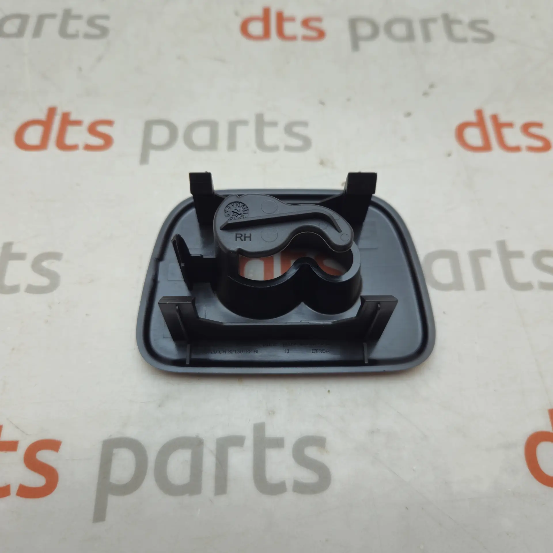 OEM Volvo 32130720 – Roof rack slot cover