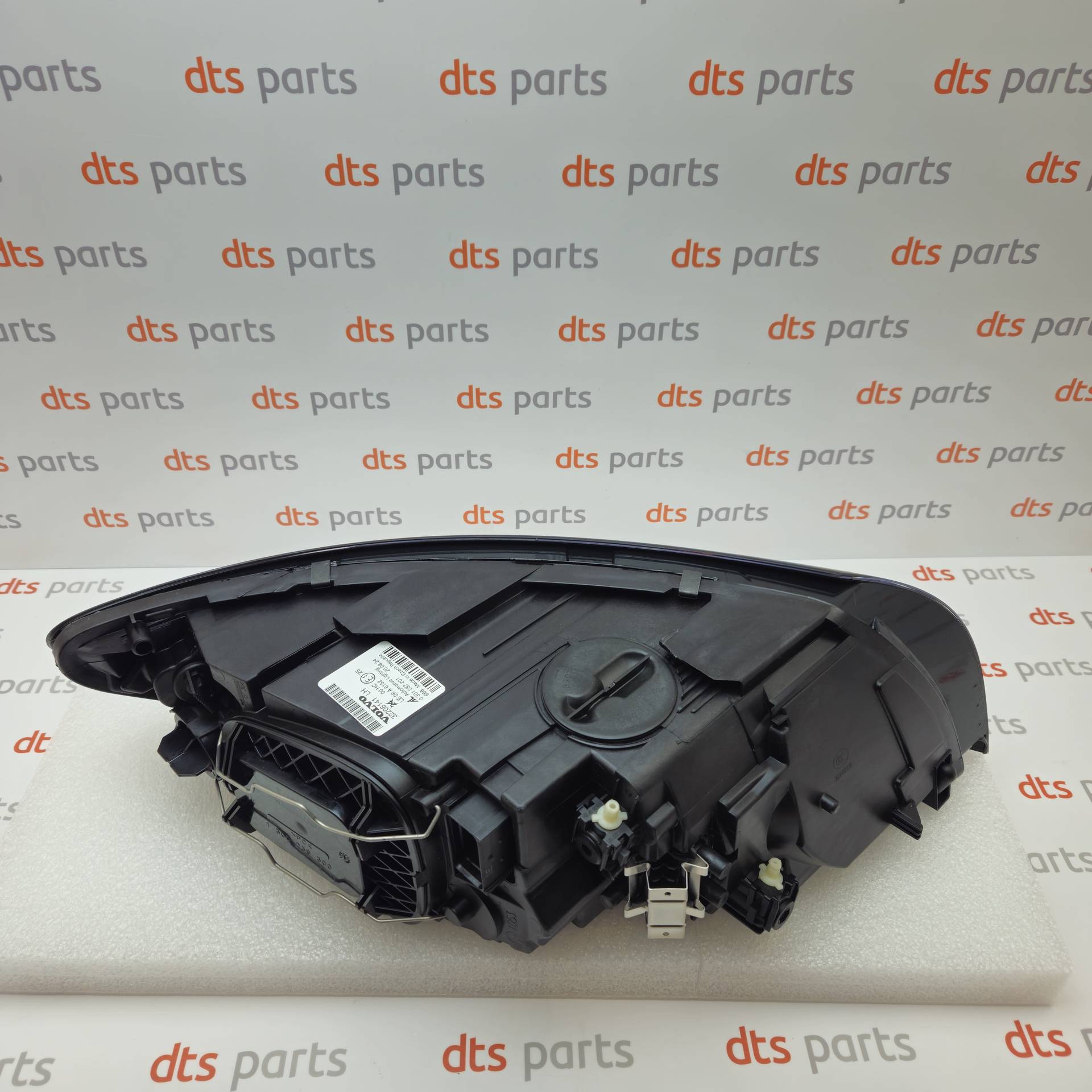 OEM Volvo 32206141 – Front left halogen headlight
