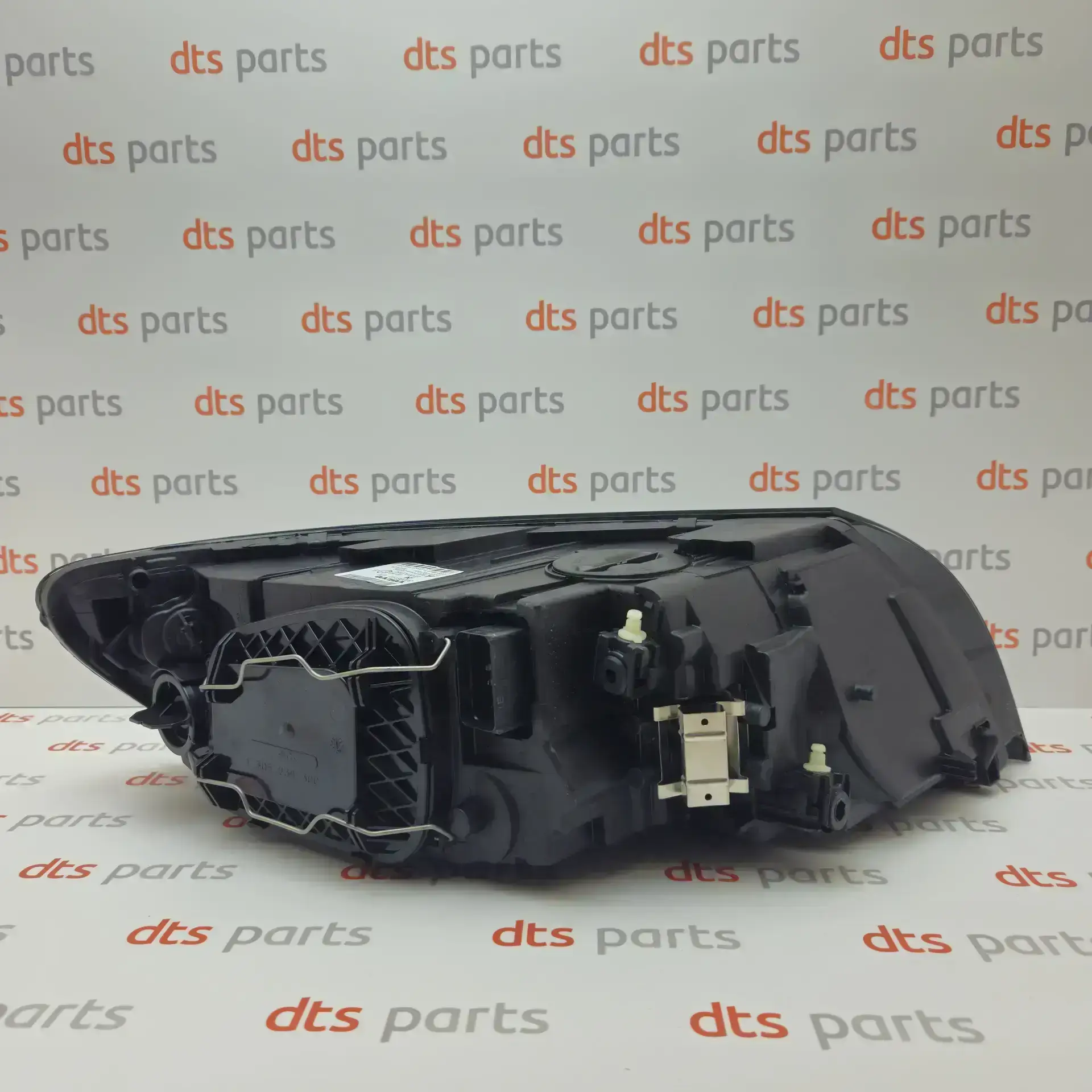 OEM Volvo 32206141 – Front left headlight