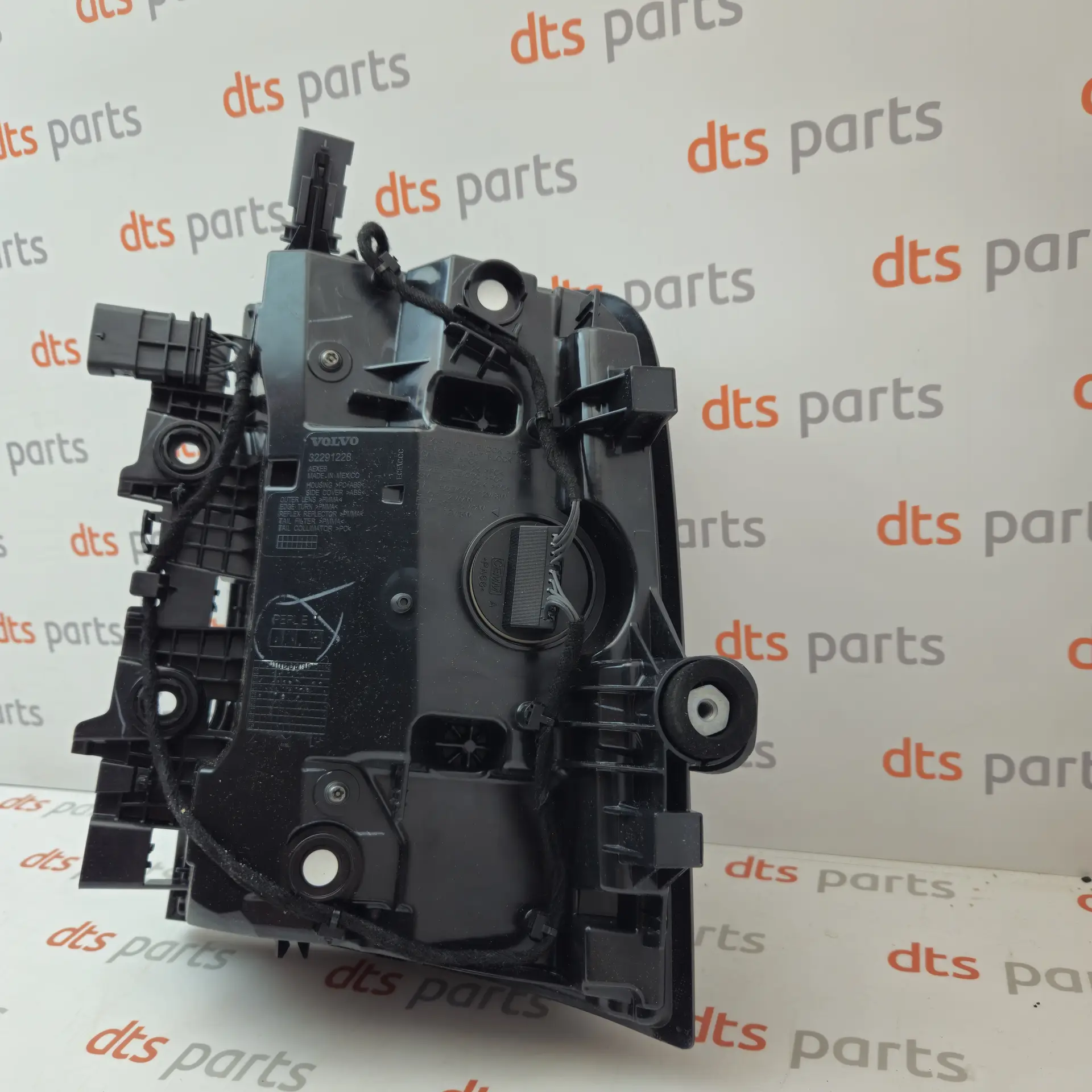OEM Volvo 32291128 – Inner lock pillar
