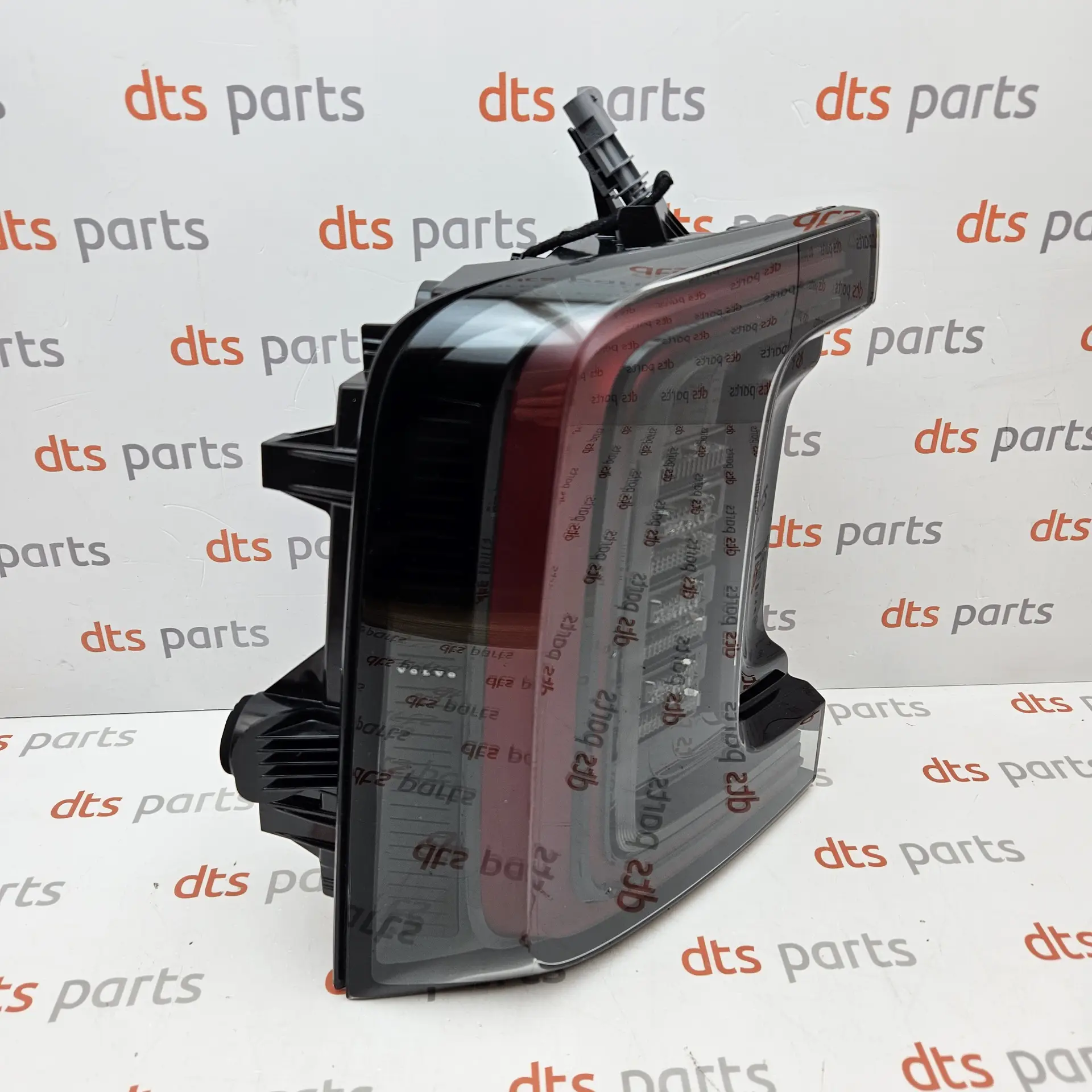 OEM Volvo 32291228 – Rear left outer lower taillight