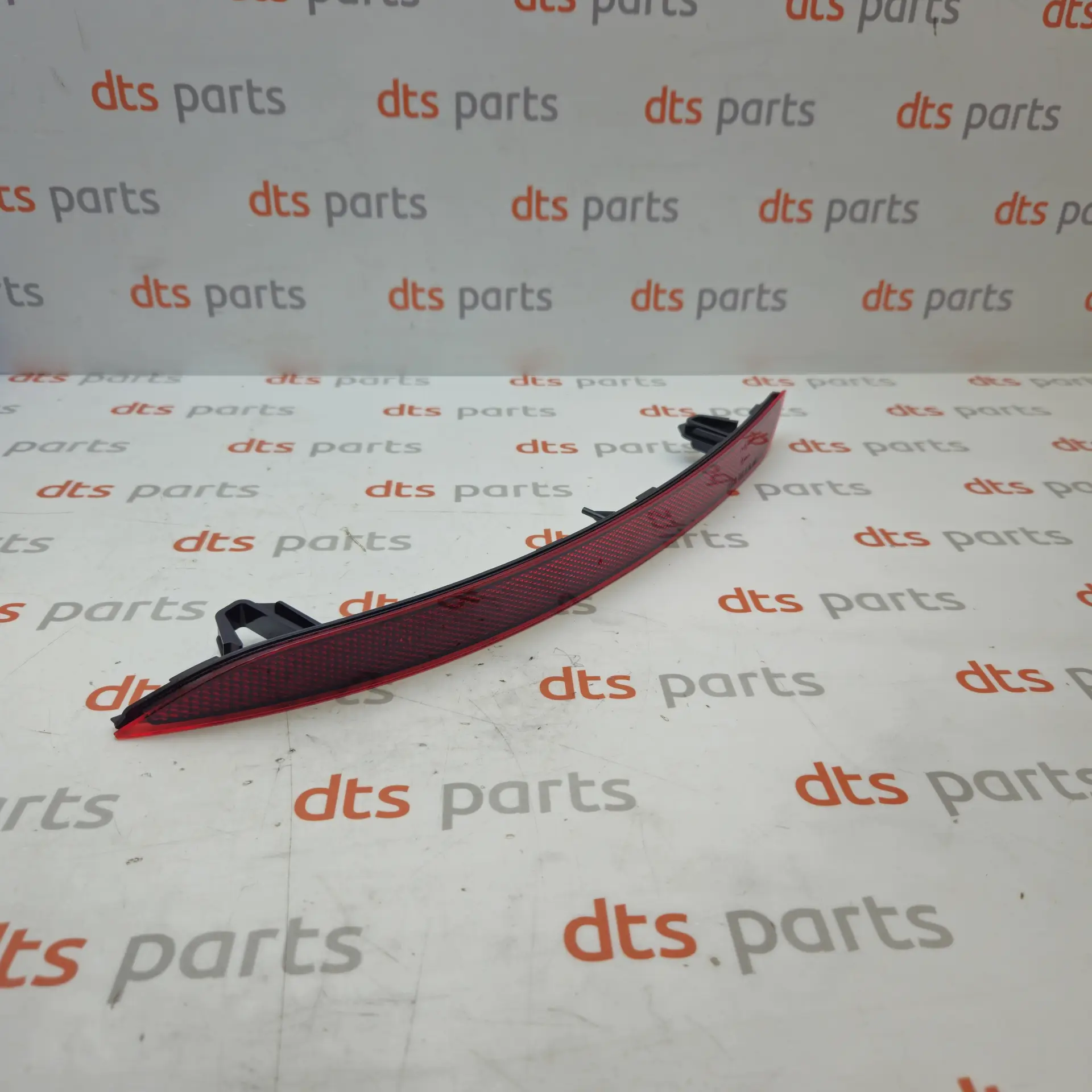 OEM Volvo 32293628 – Rear left side bumper reflector panel