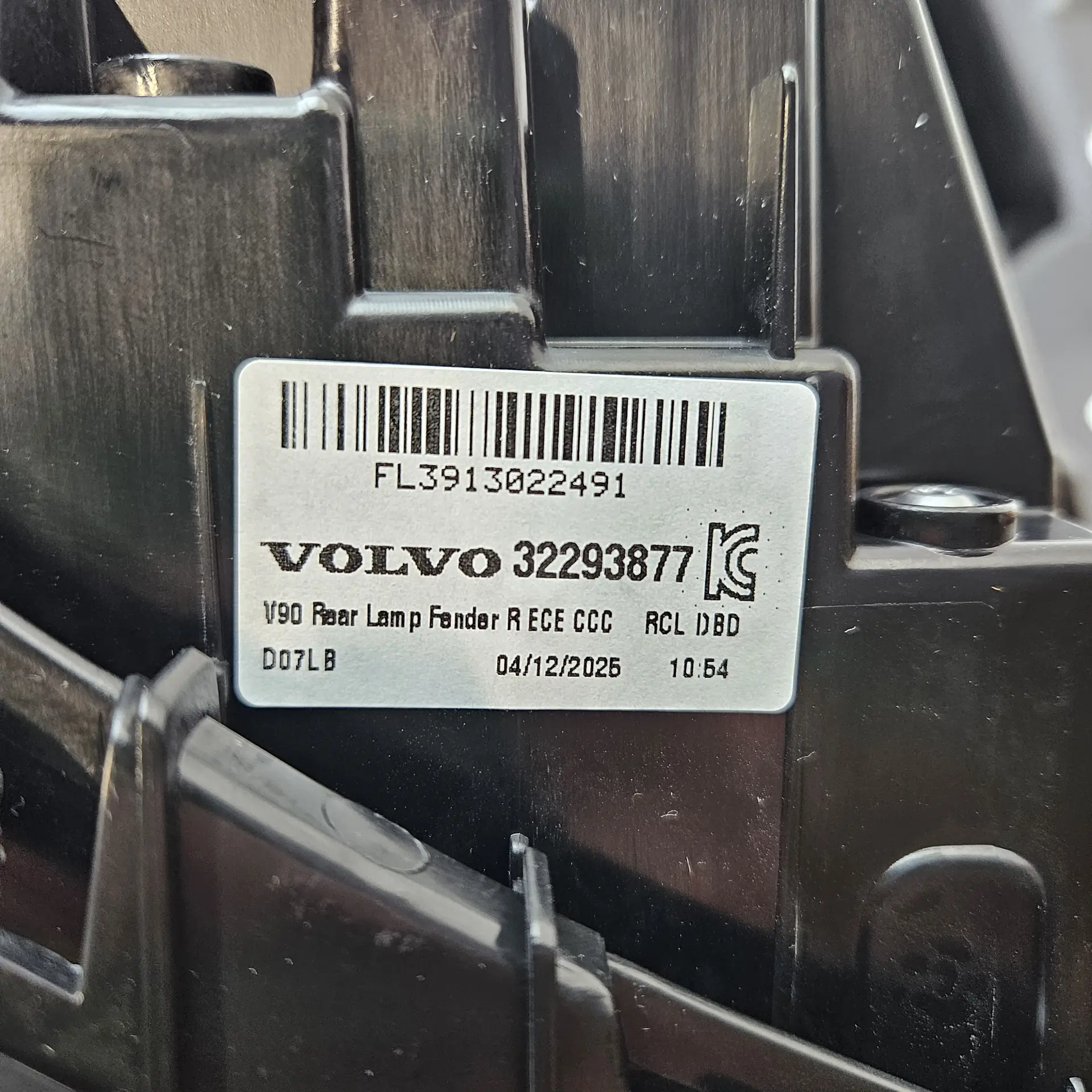 OEM Volvo 32293877 – Combination taillight, outer right