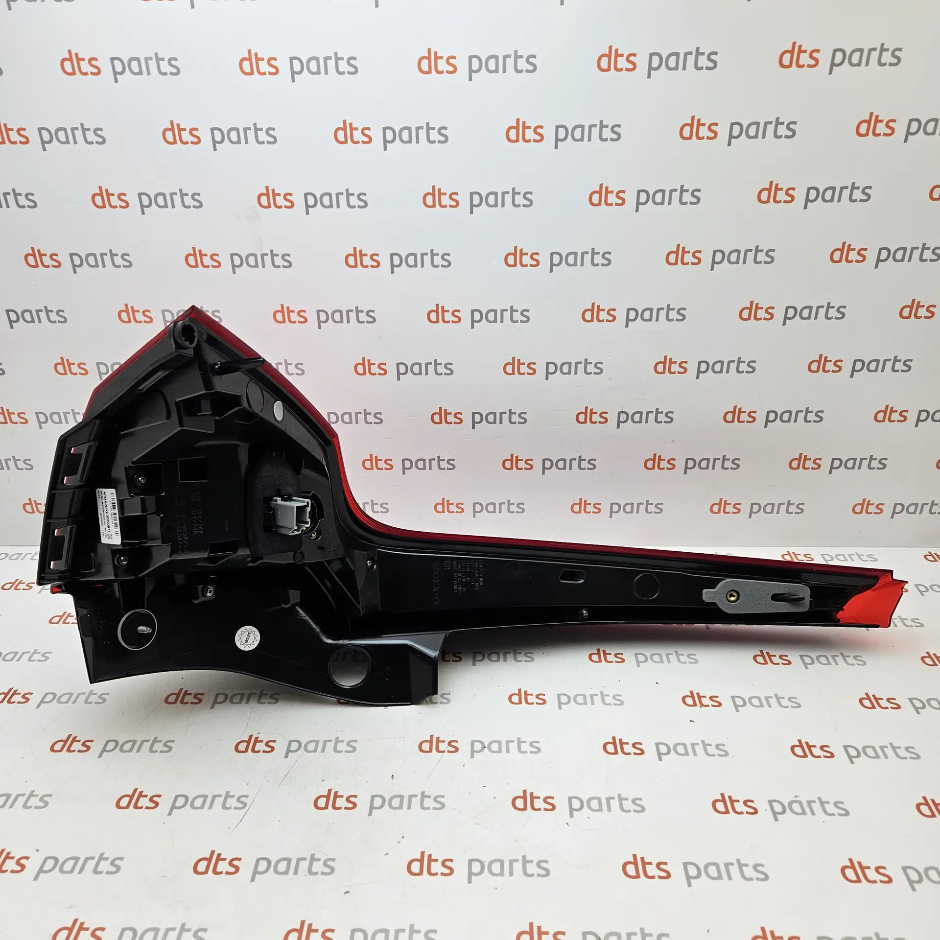 OEM Volvo 32293877 – Combination taillight, outer right