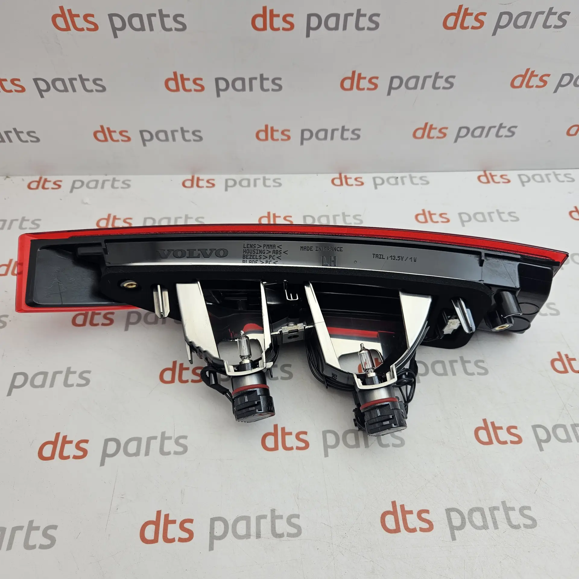 OEM Volvo 32293883 – Left rear inner tailgate light assembly