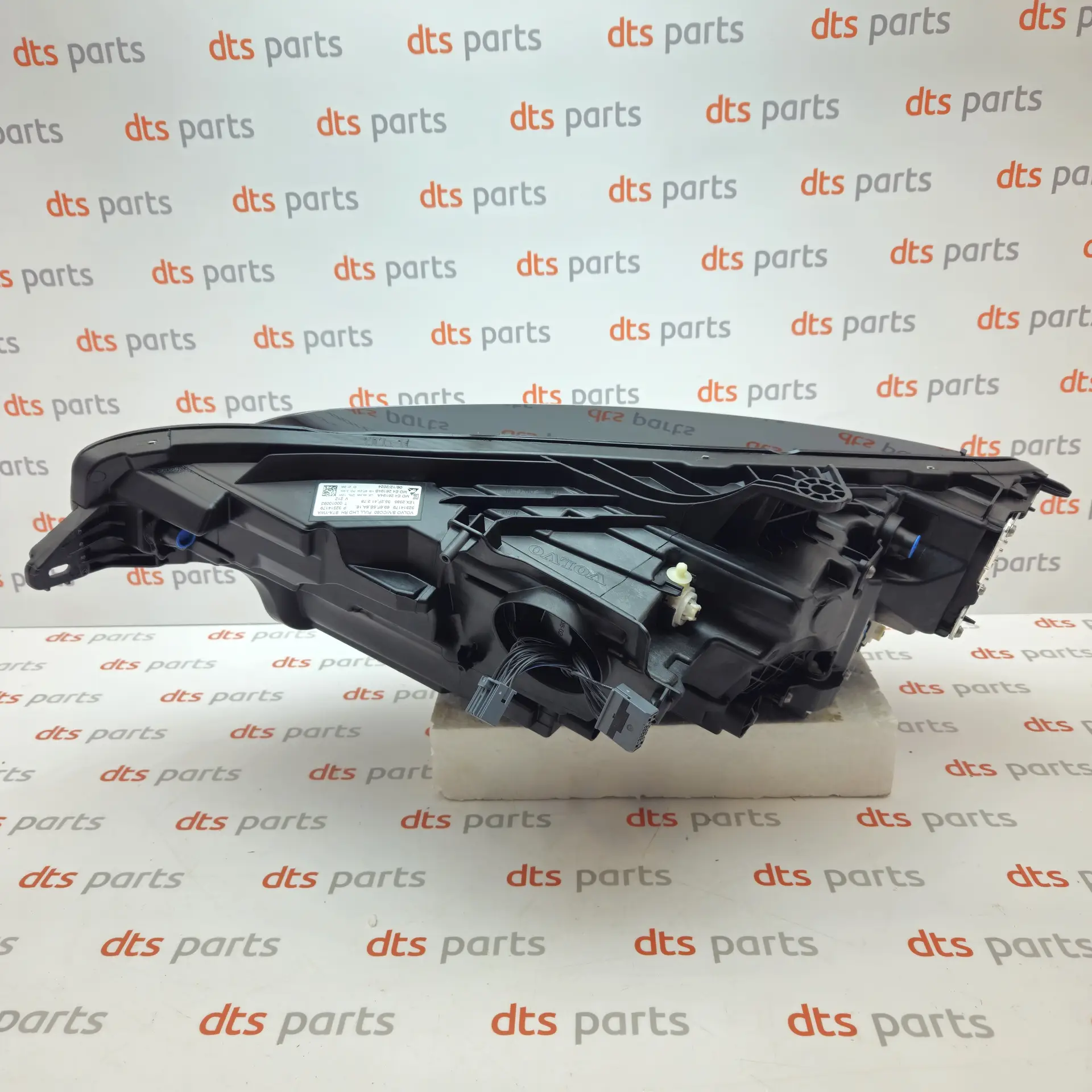 OEM Volvo 32314179 – Front right headlight