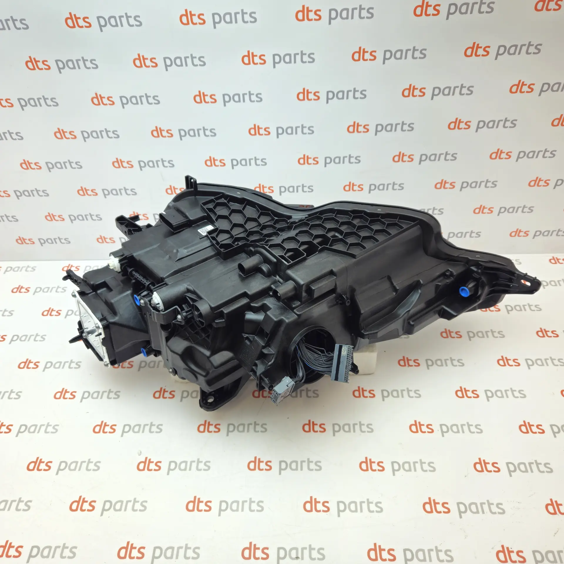 OEM Volvo 32314179 – Front right headlight