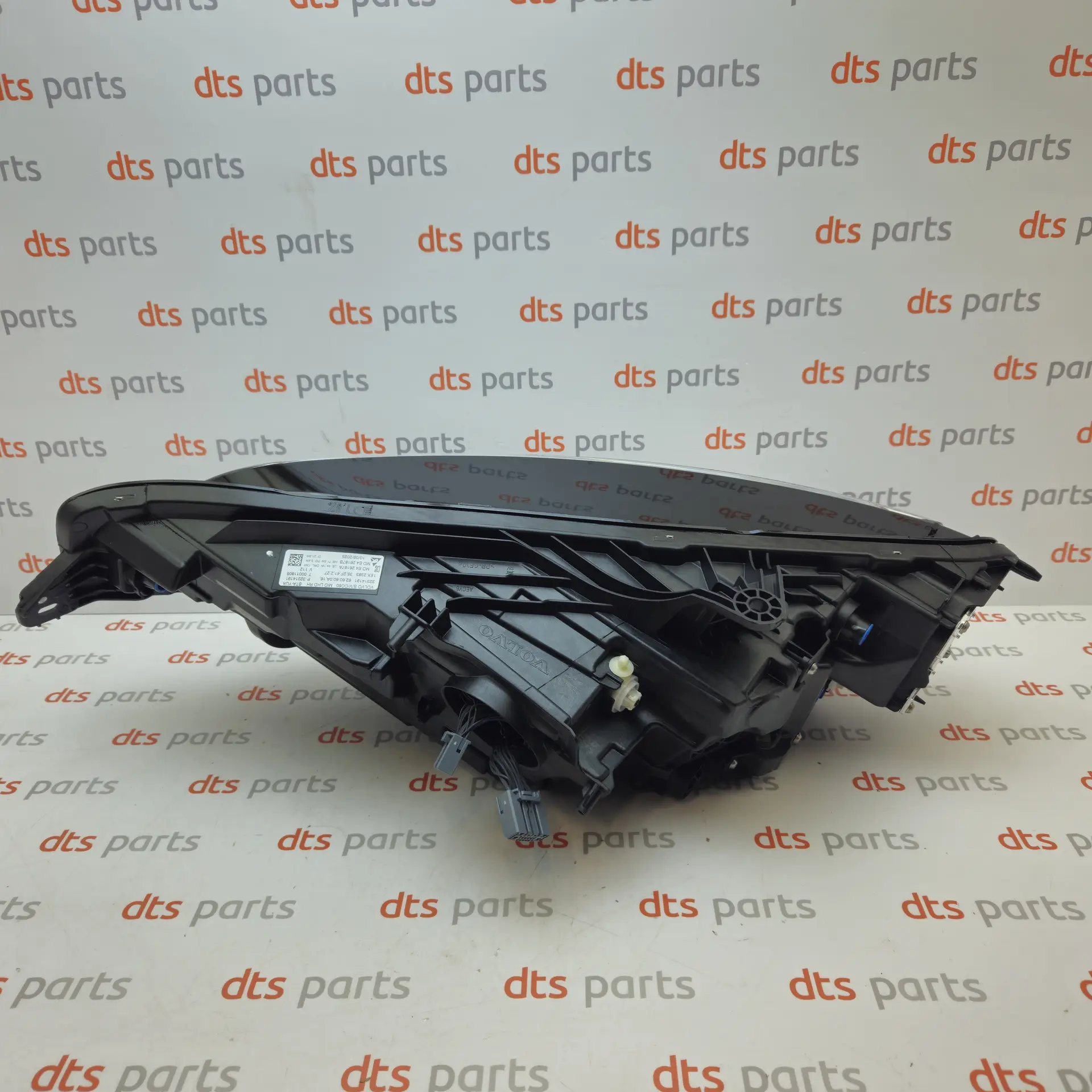 OEM Volvo 32314191 – Front right side headlight