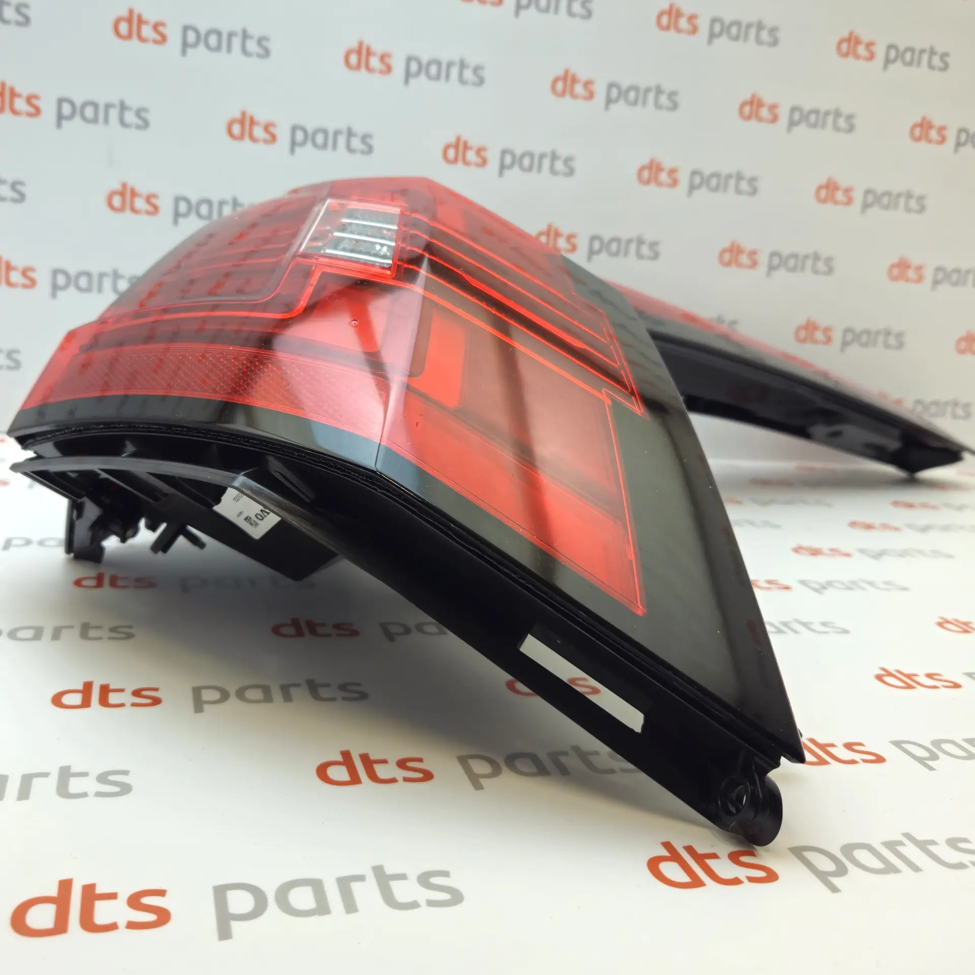 OEM Volvo 32337138 – Rear right outer taillight