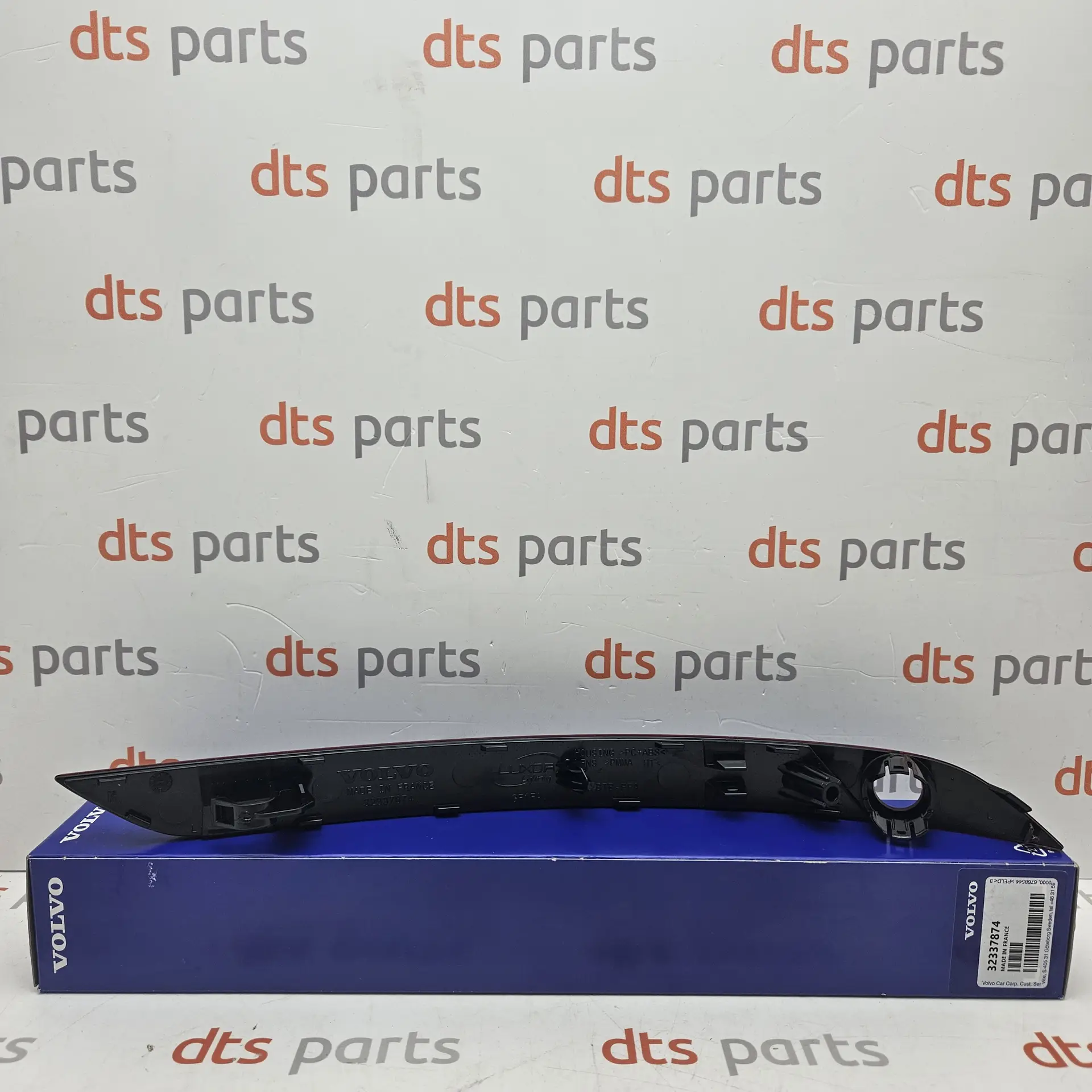 OEM Volvo 32337874 – Rear bumper left side deflector