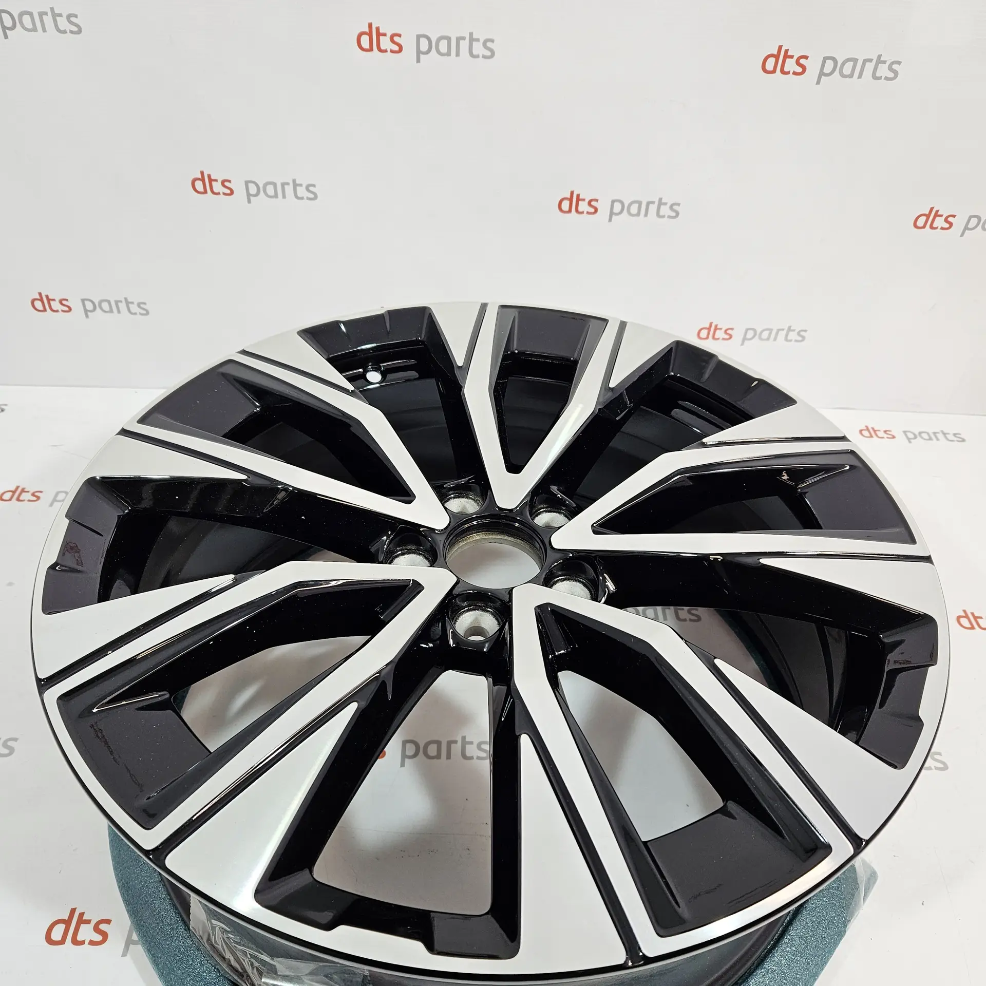 OEM Volvo 32358566 – Aluminium rim