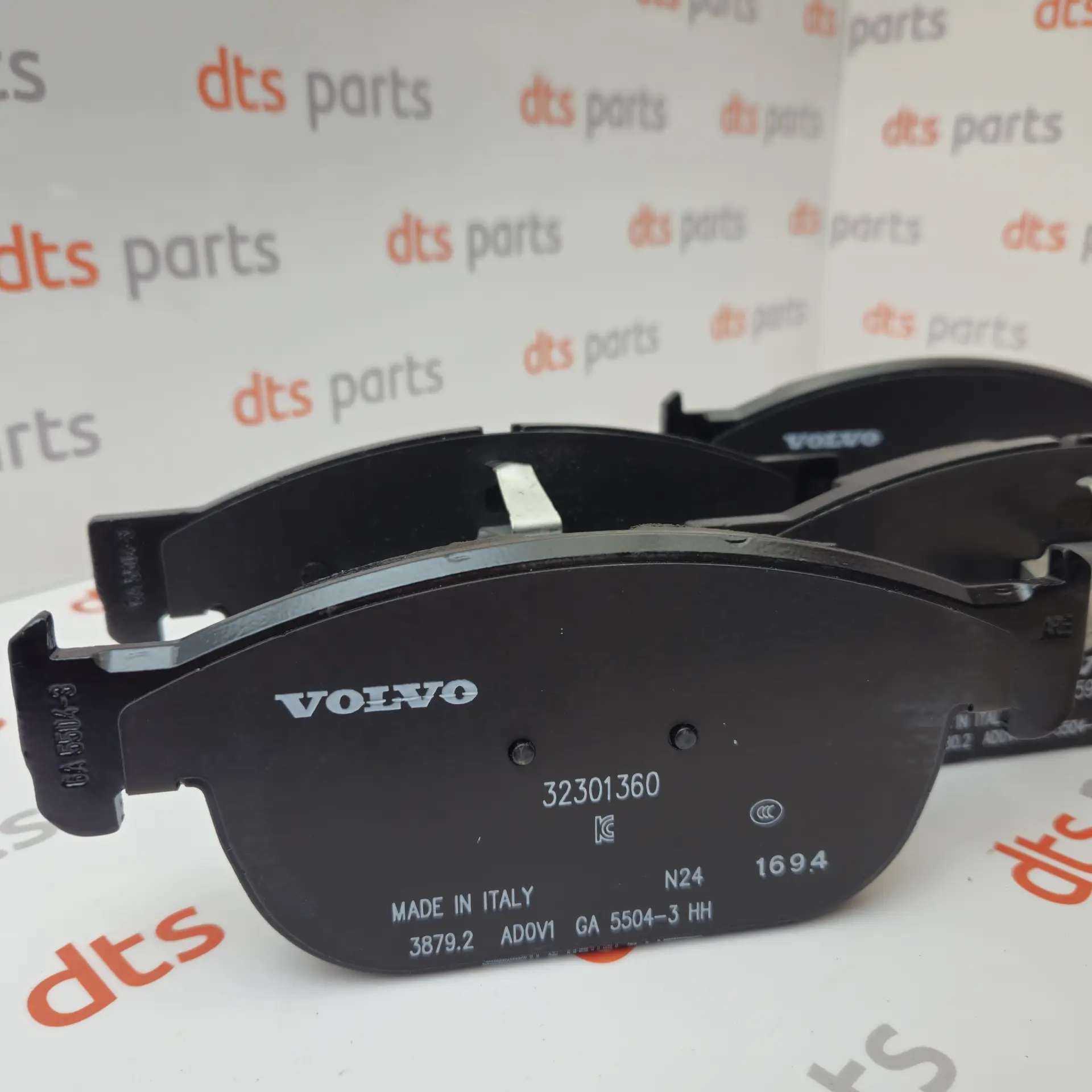 OEM Volvo 32373124 – Front brake pad set