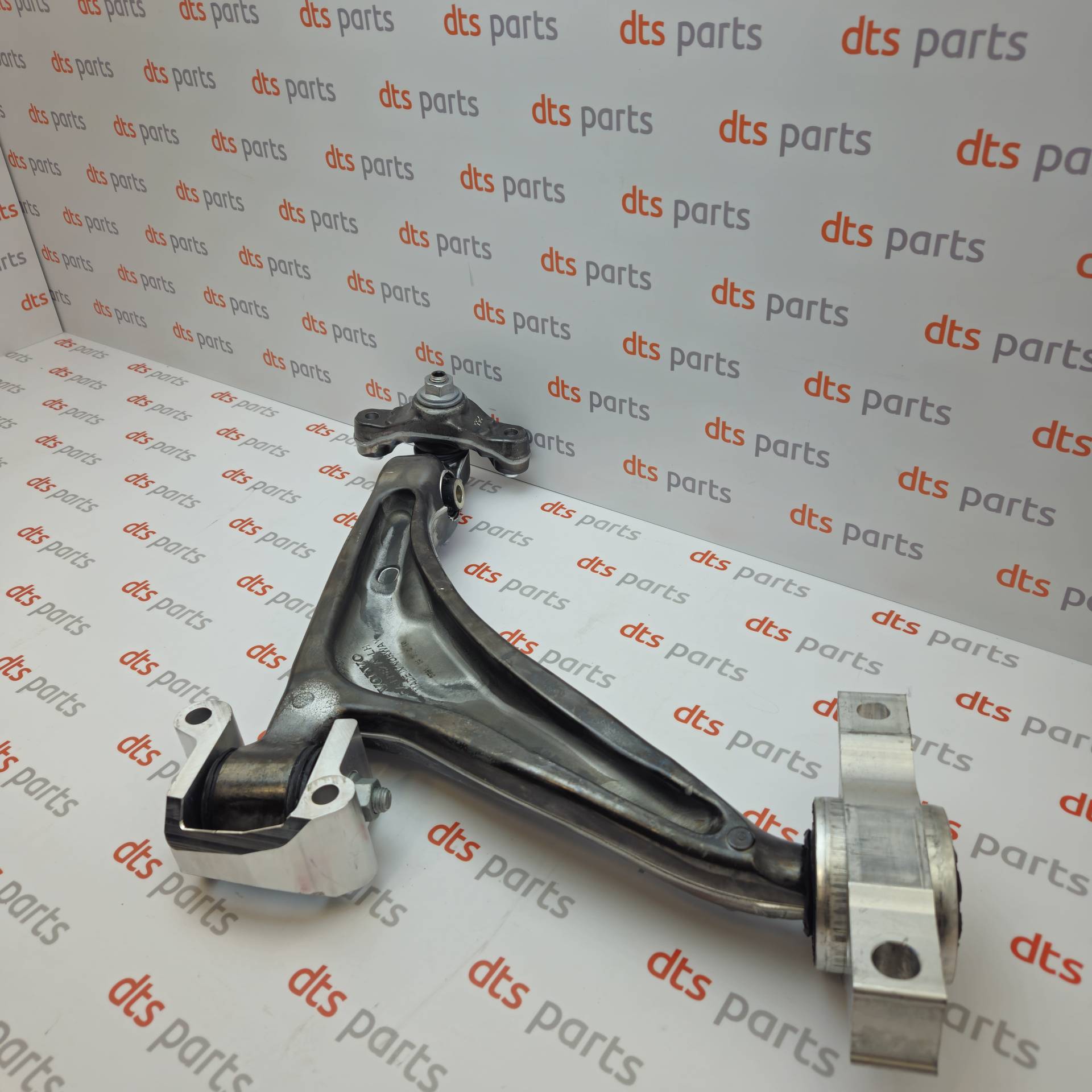 OEM Volvo 32381882 – Front left lower control arm