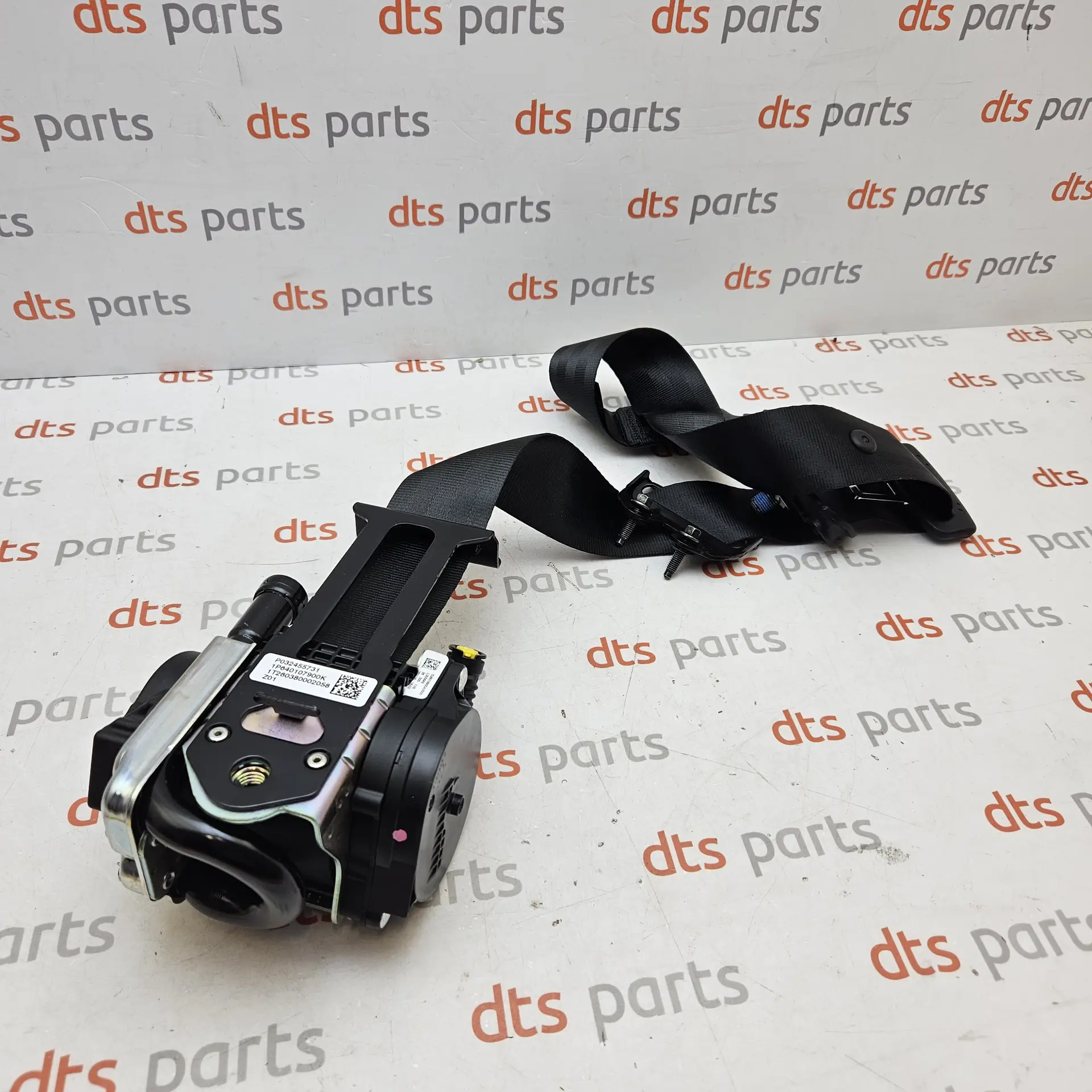 OEM Volvo 32455731 – Interior seat belt safety restraint assembly