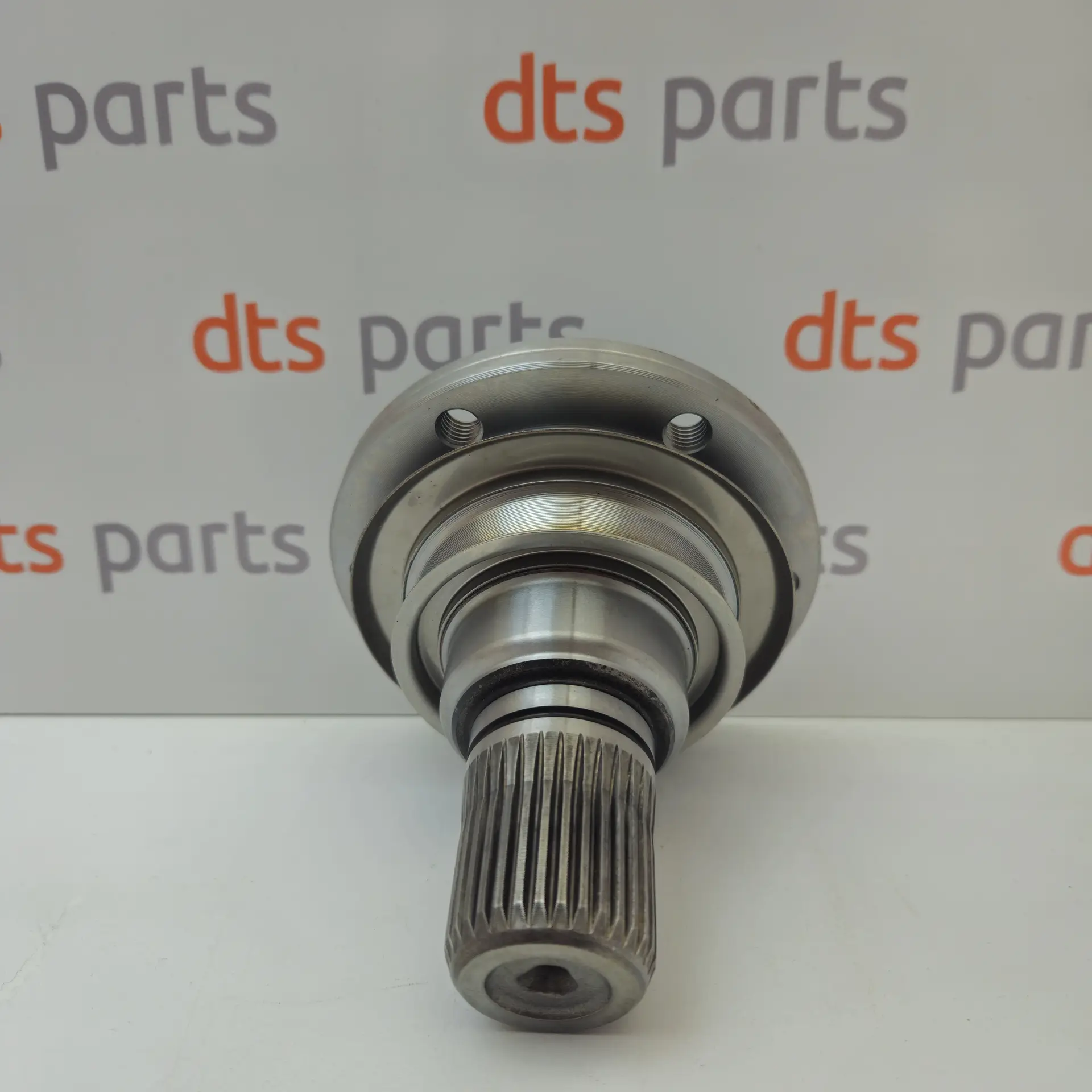 OEM BMW 33137840564 – Right output drive flange