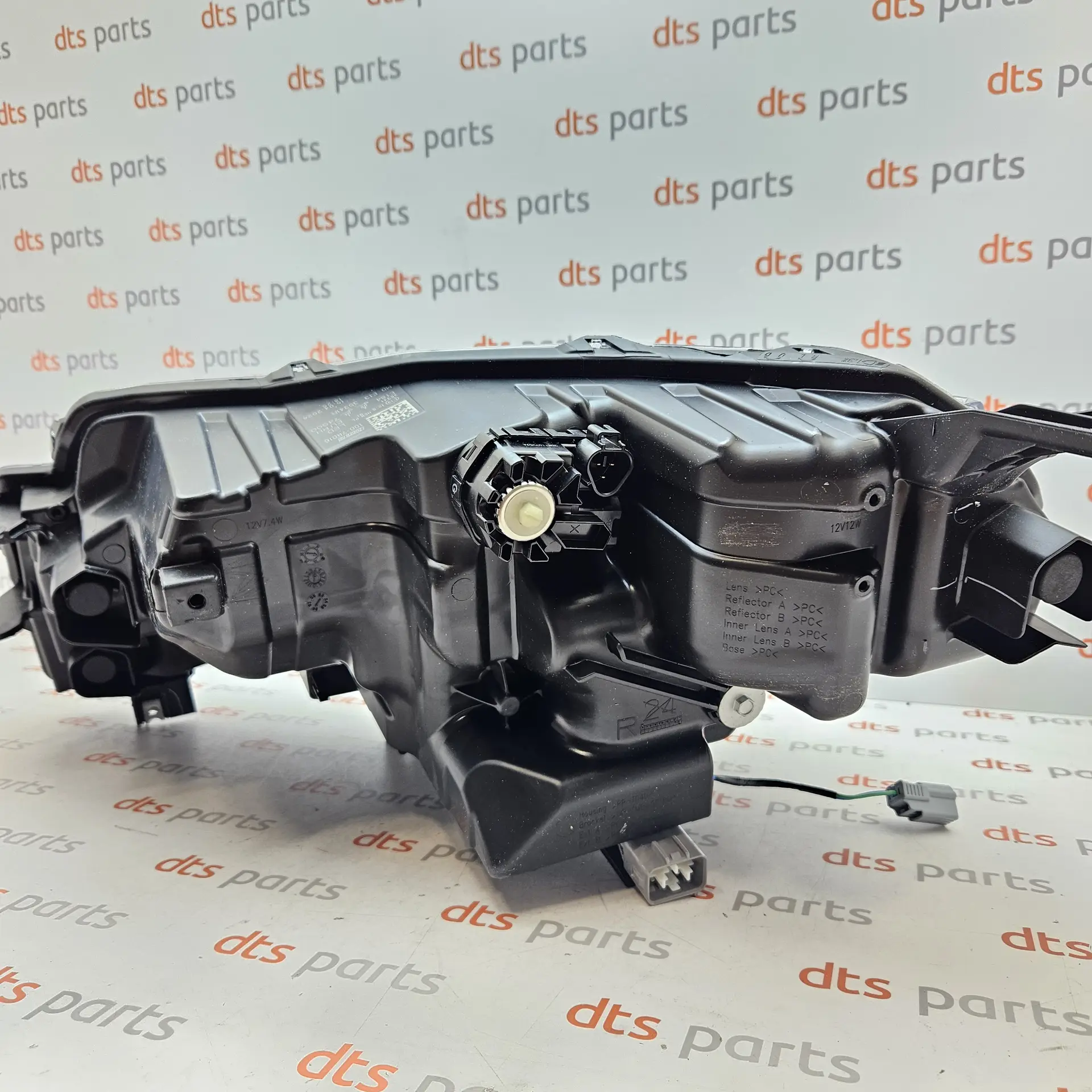 OEM Suzuki 3512074S00 – Front right LED headlight assembly