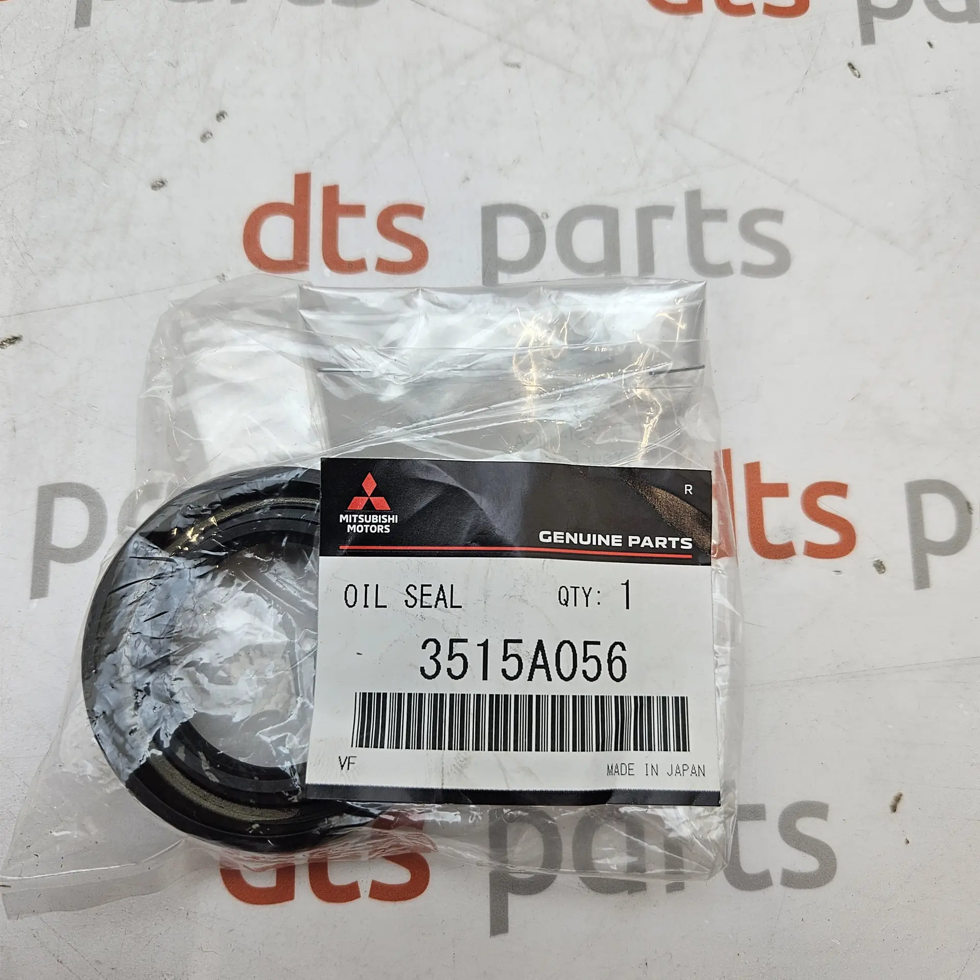 OEM Mitsubishi 3515A056 – Drive axle shaft oil seal