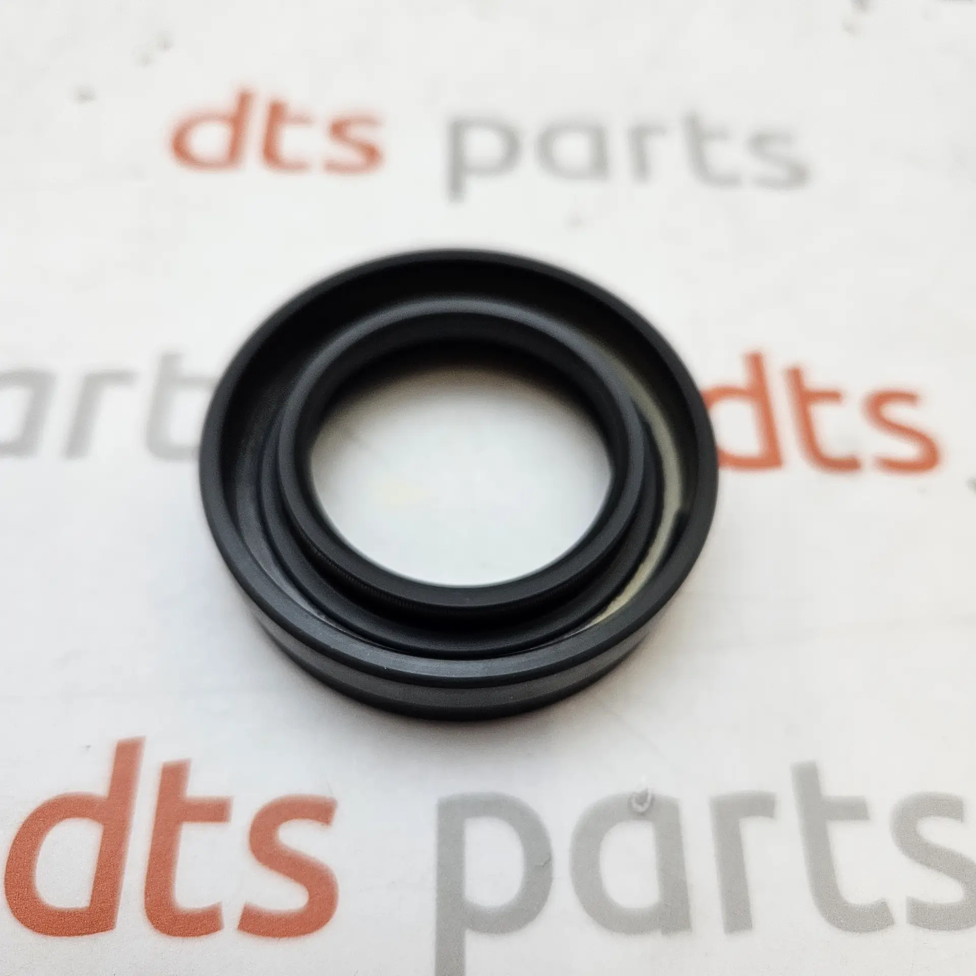 OEM Mitsubishi 3515A056 – Drive axle shaft oil seal