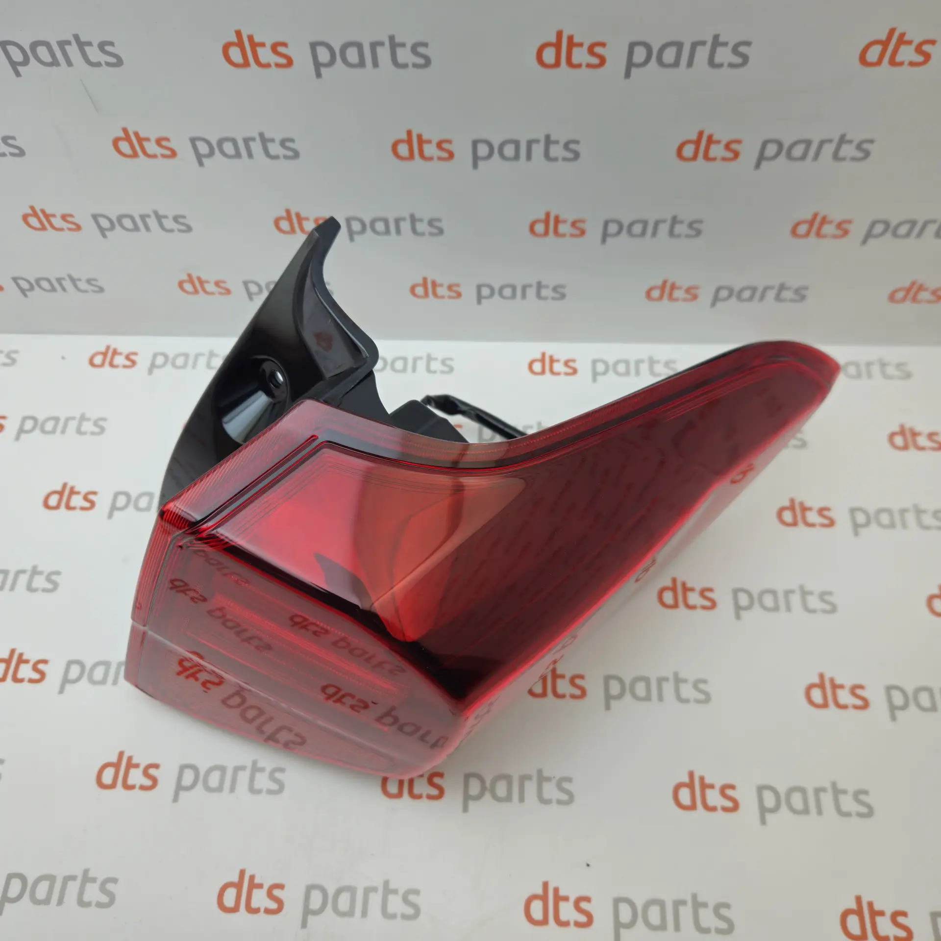 OEM Suzuki 3565086R00 – Rear right tail light