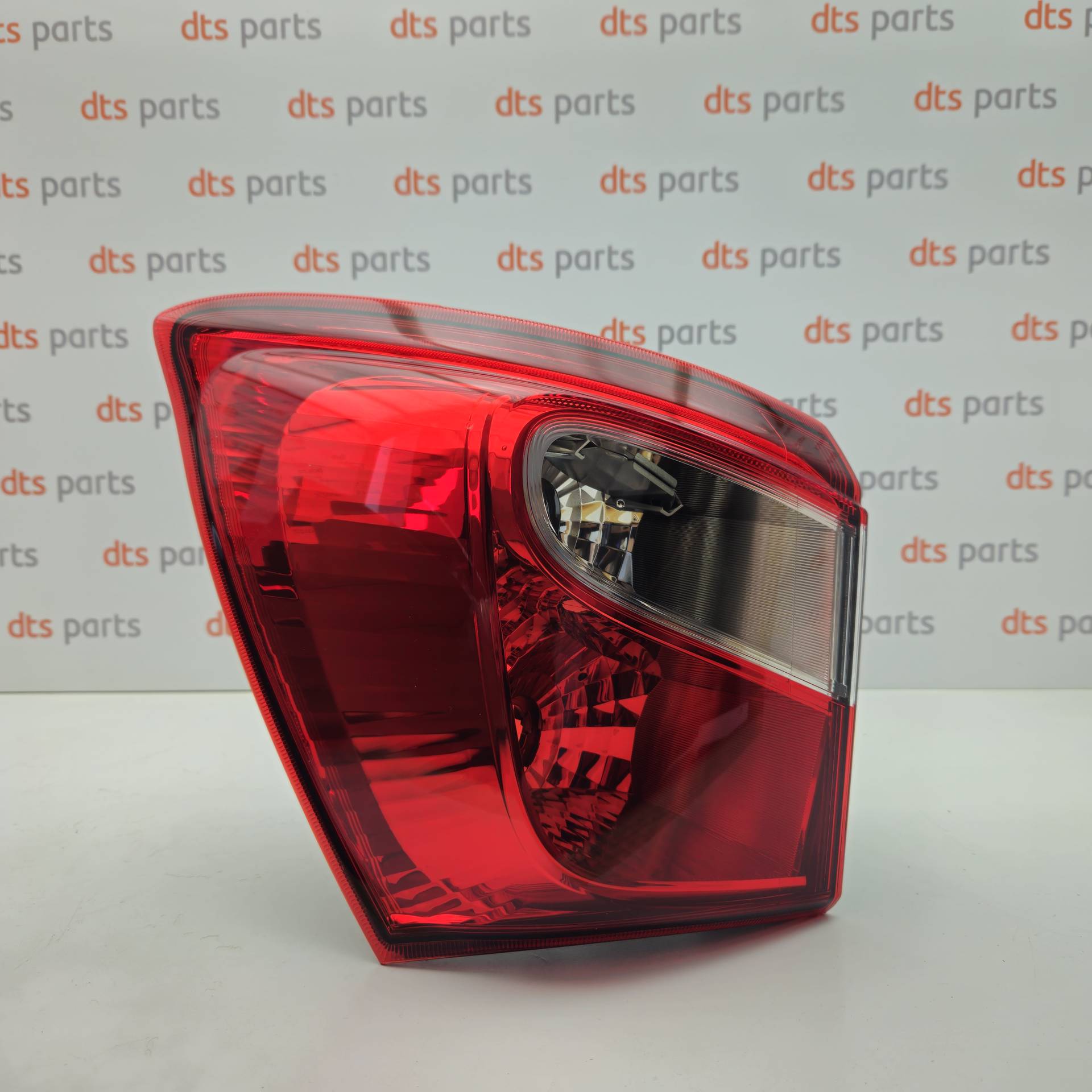 OEM Suzuki 3567061M10 – Left outer taillight