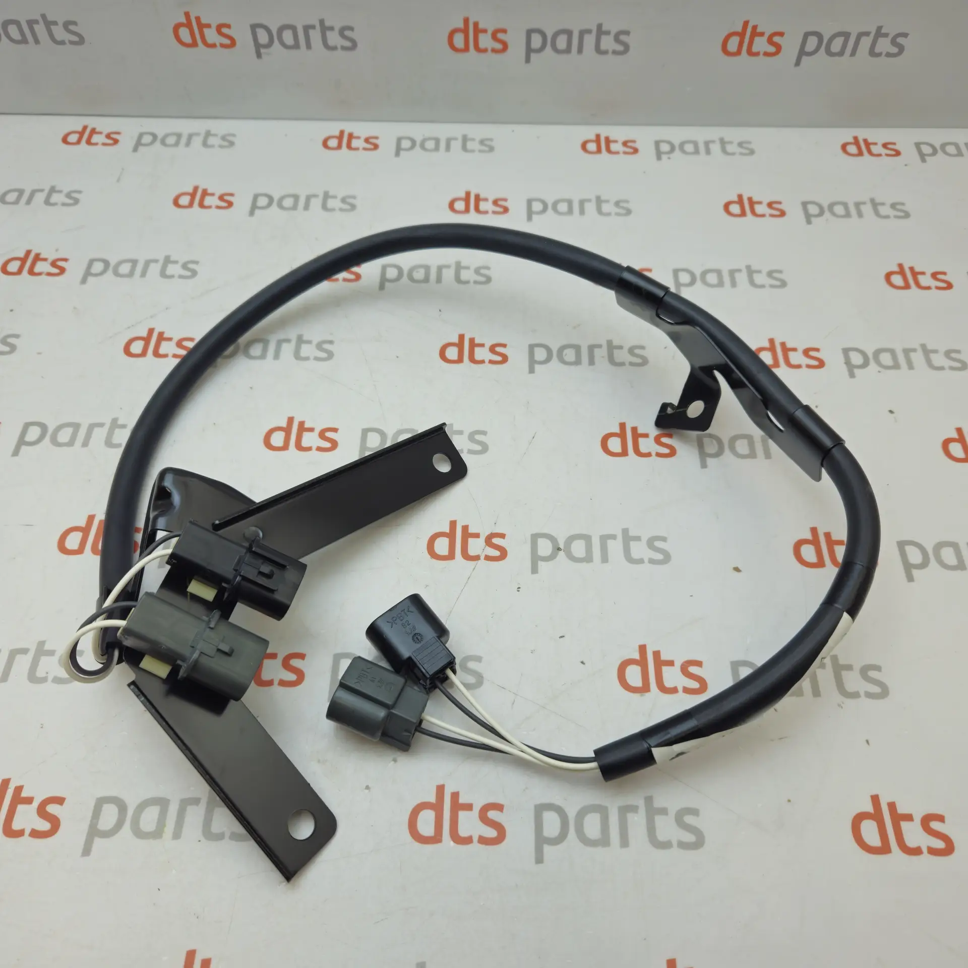 OEM Mitsubishi 3590A036 – HARNESS REAR DIFF LOCK POSITION SWITCH