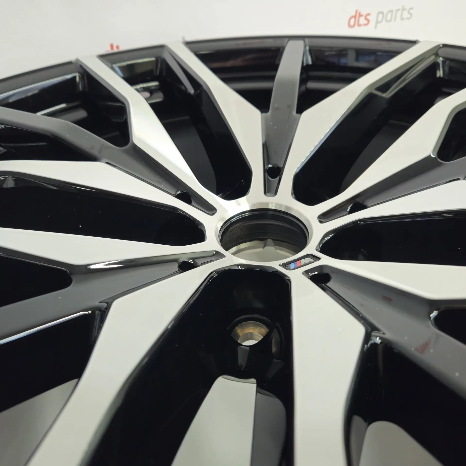 OEM BMW 36118090013 – Light alloy disc 9.5Jx22 ET:37