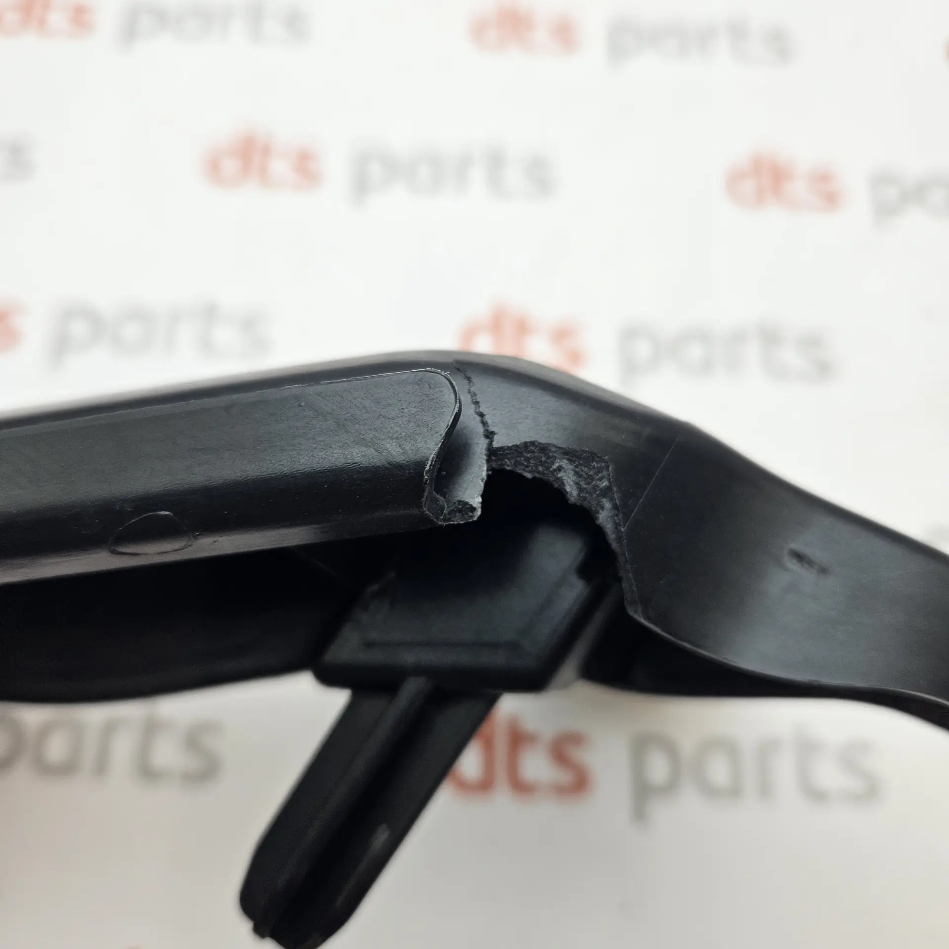 OEM Opel 39058200 – Left Front Bumper Support Bracket , Ar defektu