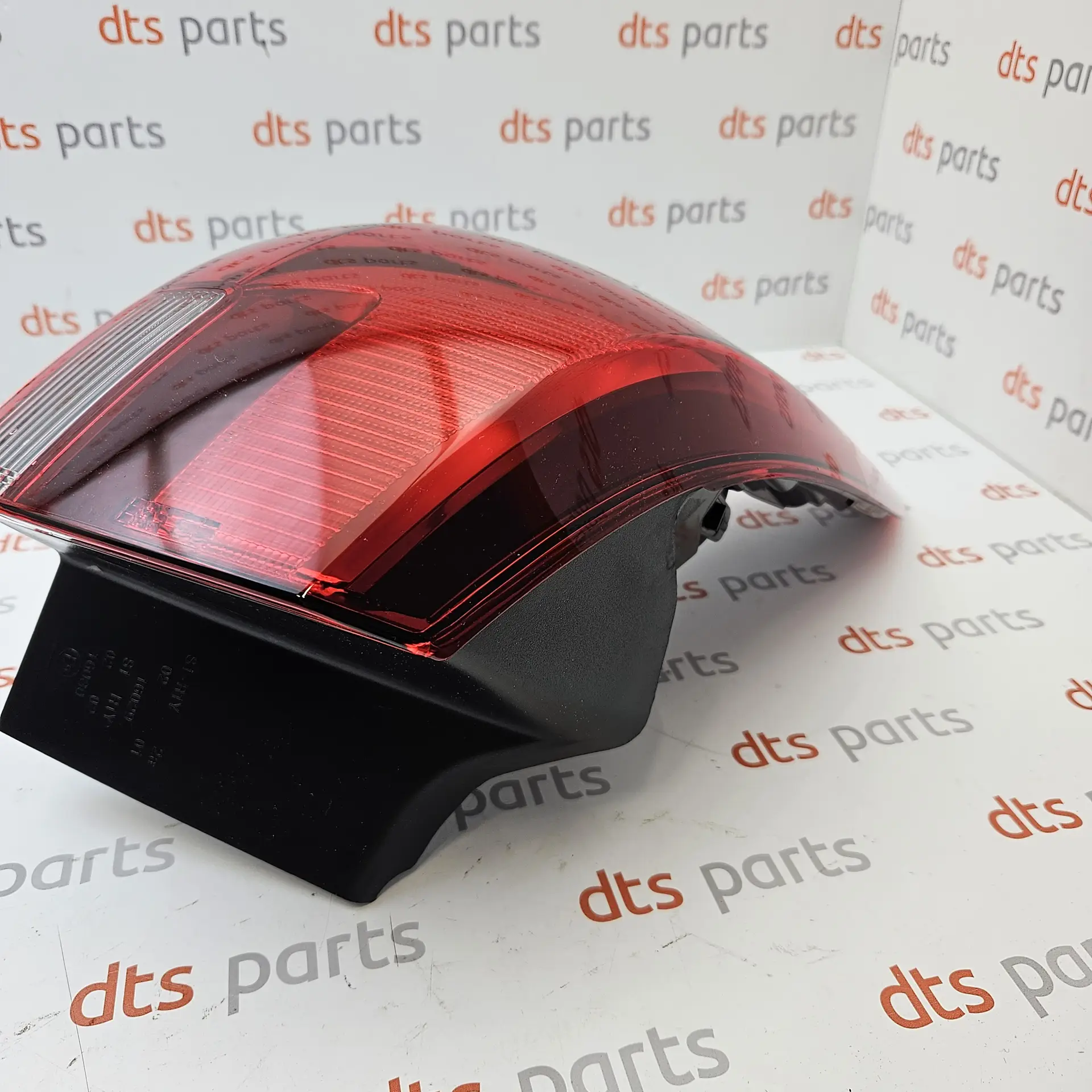 OEM PSA 39077374 – Rear left tail light assembly